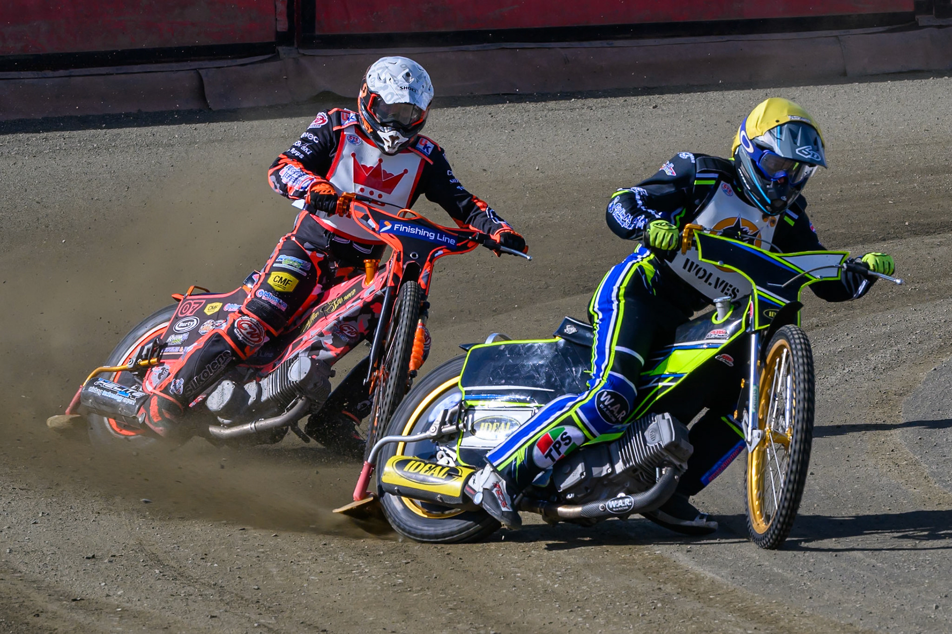 Kieran Douglas of 'The Wolves'  in Yellow leading Alex Spooner of 'The Kings' in White during the Regina Chains Fours at Buxton Speedway, Buxton on Sunday 5th April 2026. (Photo: Ian Charles | MI News)