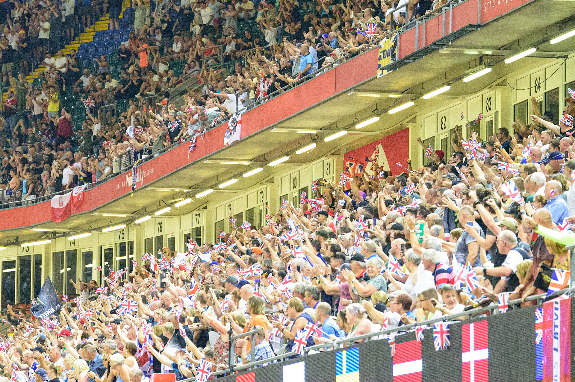 The fans cheer “Bewley, Bewley” as he wins the Grand Prix during the FIM  Speedway Grand Prix of Great Britain at the Principality Stadium, Cardiff on Saturday 13th August 2022. (Credit: Ian Charles | MI News