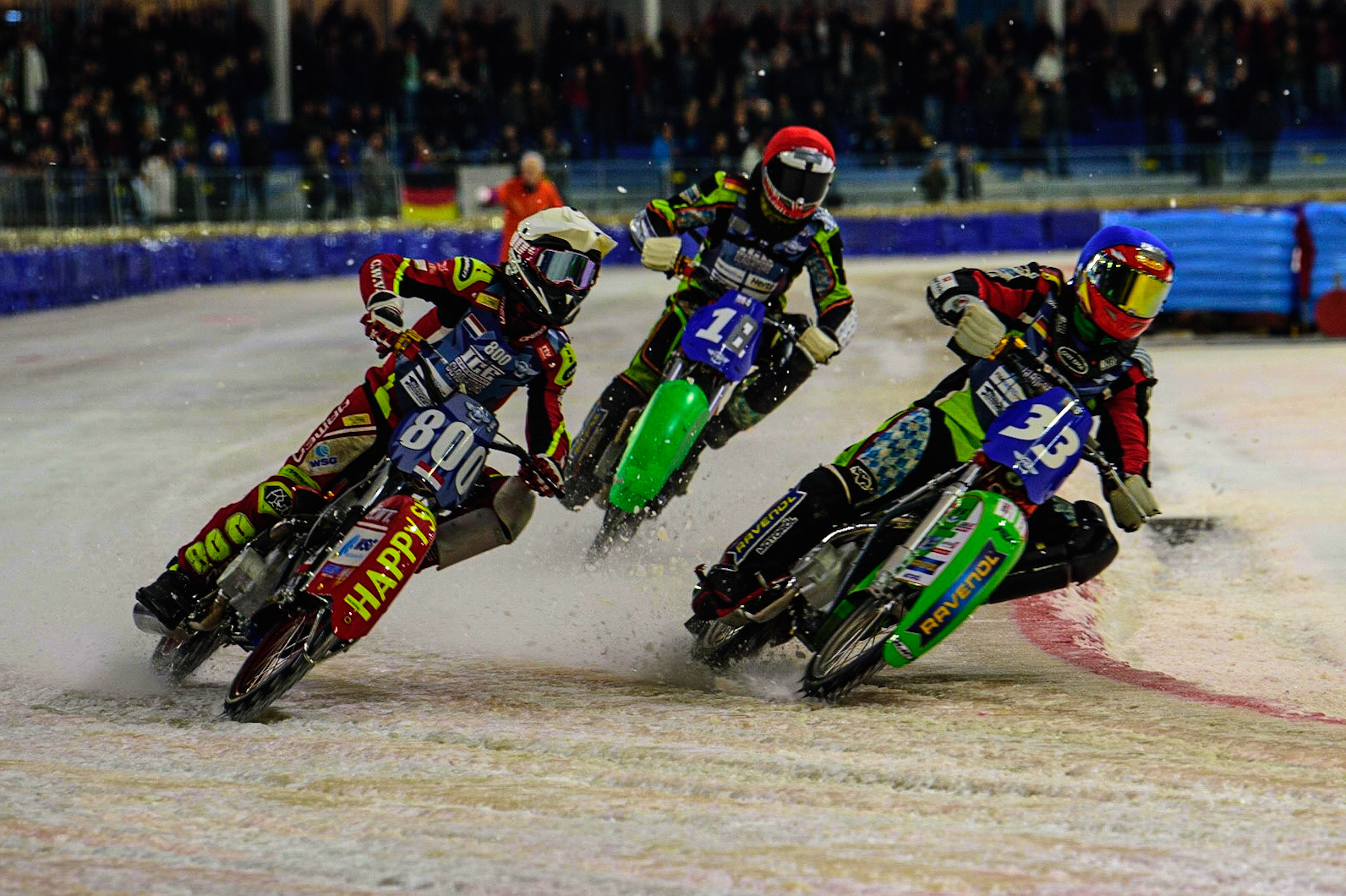 HEERENVEEN, NL. Johann Weber (33)  (Blue) inside Jasper Iwema (800) (White) with Benedict Monn (18) (Red) behind  during the FIM Ice Speedway Gladiators World Championship Final 4 at Ice Rink Thialf, Heerenveen on Sunday  3 April 2022. (Credit: Ian Charles | MI News)