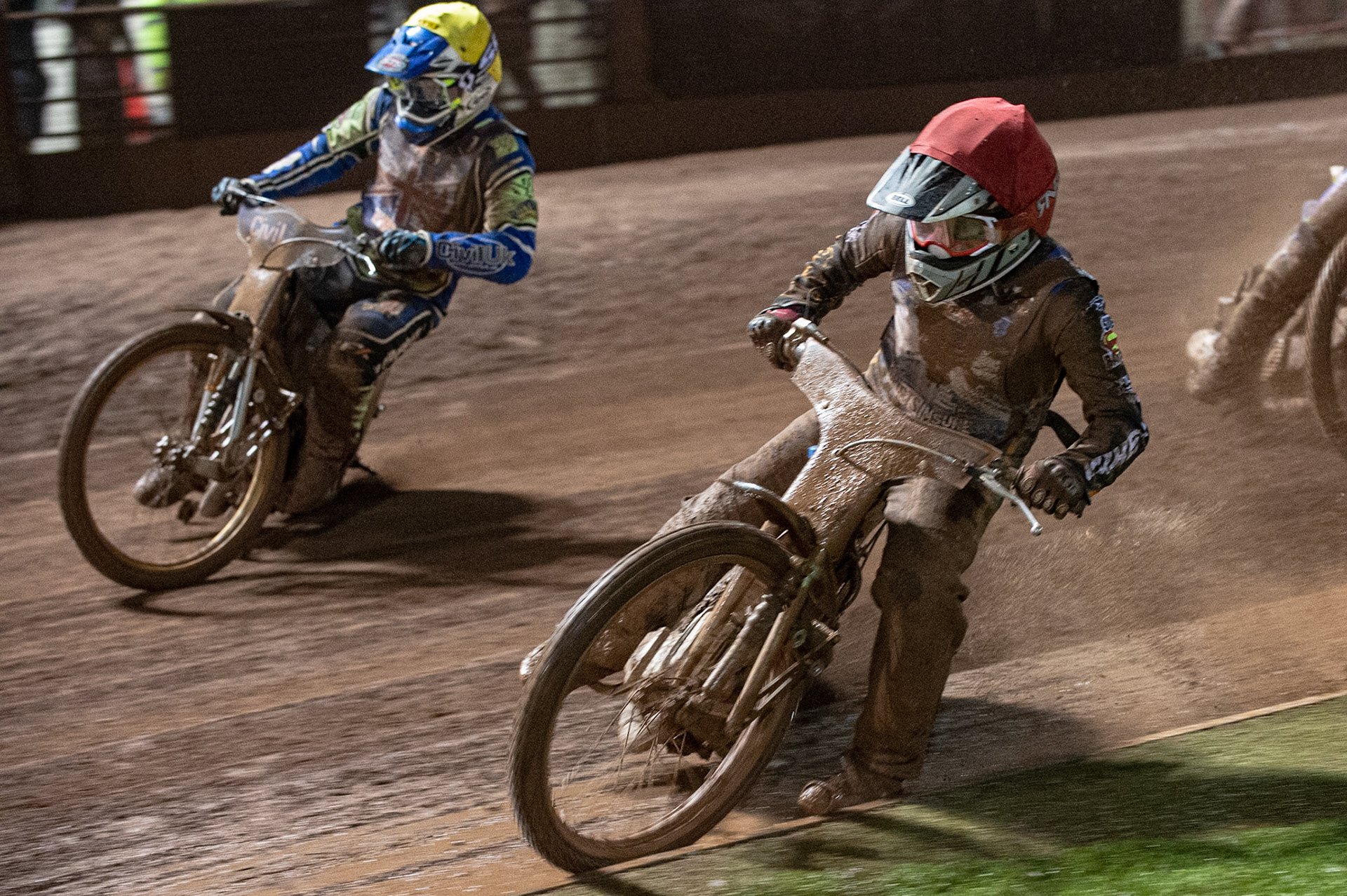 Photo: Ian CharlesBen Barker  (Red)  inside  Richie Worrall   (Yellow) Sports Insure British Speedway Championship Final, National Speedway Stadium, Manchester Monday  28  September  2020