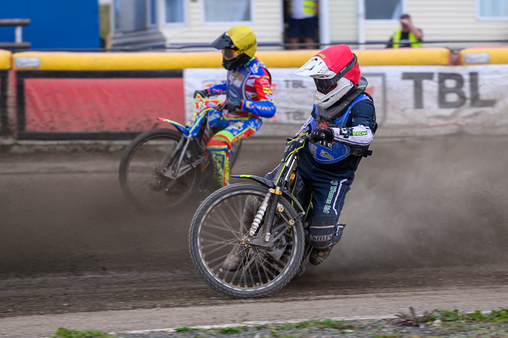Nathan Ablitt, Guest Rider for Buxton Bulls in Red on the inside of Simon Lambert of Kings Lynn Young Stars in Yellow during the WSRA National Development League match between Buxton Bulls and King's Lynn Young Stars at Hi-Edge Speedway, Buxton on Sunday 9th August 2026. (Photo: Ian Charles | MI News)