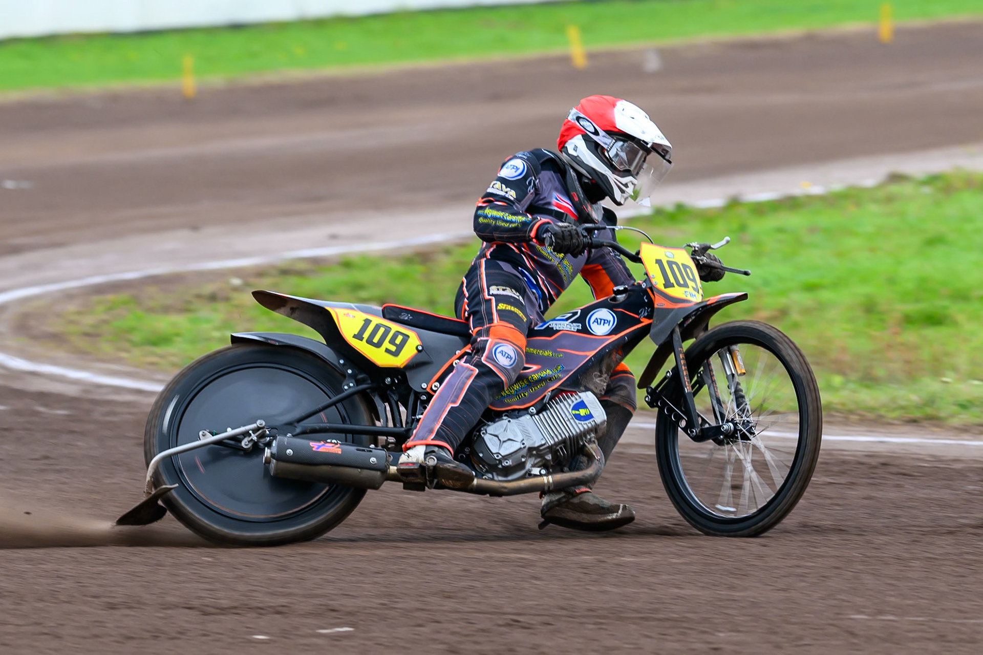 Zach Wajtknecht (109) of Great Britain in action during the FIM Long Track World Championship Final 4, at the Speed Centre Roden, Netherlands on Sunday 21st September 2025. (Photo: Ian Charles | MI News)during the FIM Long Track World Championship Final 4, at the Speed Centre, Roden on Sunday 21st September 2025. (Photo: Ian Charles | MI News)
