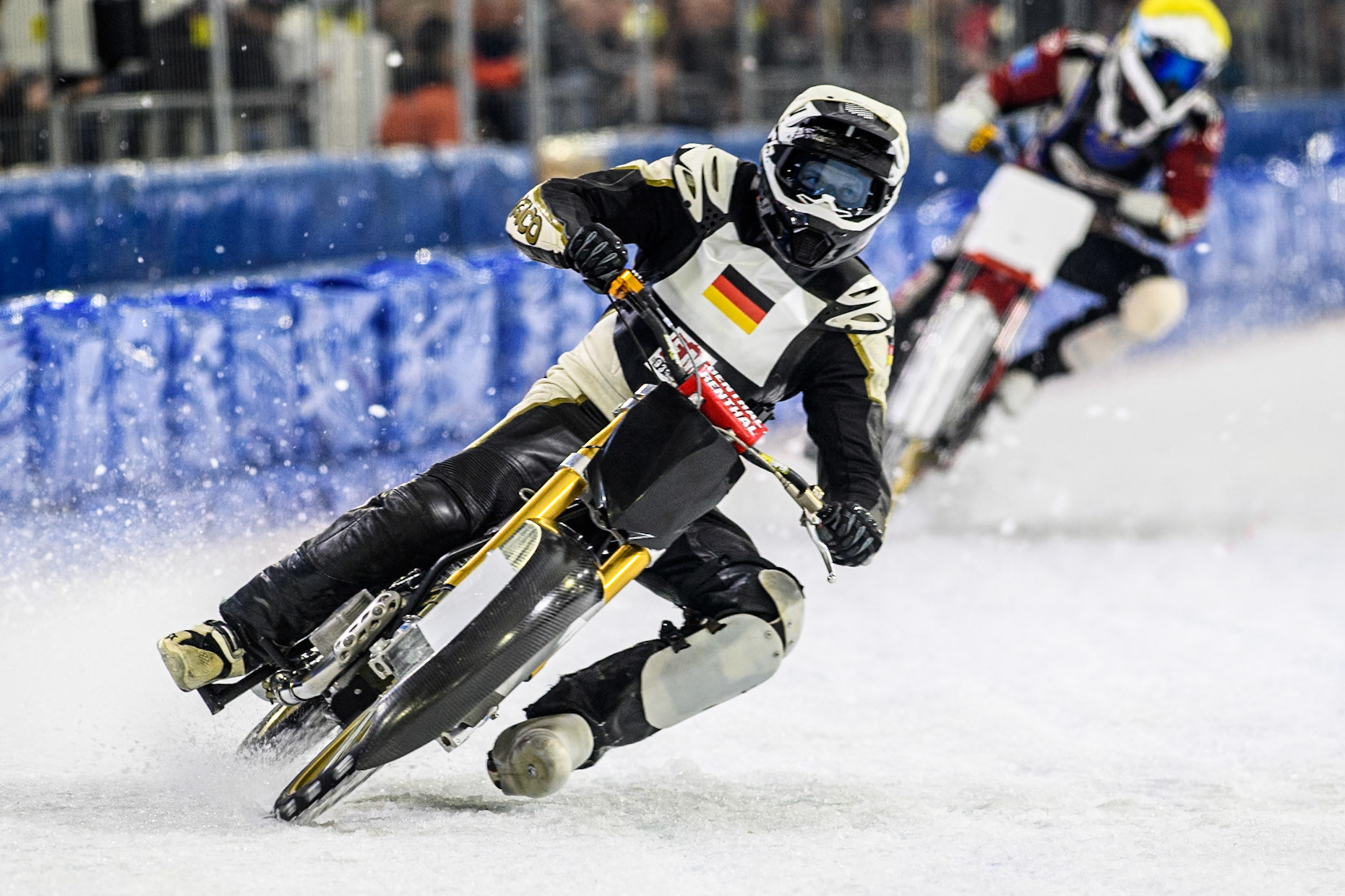 Franz Mayerbüchler of Germany in White leading \during the Roelof Thijs Bokaal, Ice Rink Thialf, Heerenveen, Netherlands on Friday 4th April 2025. (Photo: Ian Charles | MI News)rt4\ in Yellow