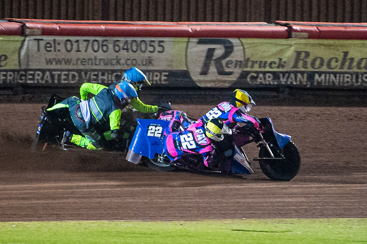 MANCHESTER, ENGLAND Will Penfold & Ricky Pay (22) leads Philip Wynn & Adam Cowper Smith (11) during the  ACU Sidecar Speedway Manchester Masters,  Belle Vue National Speedway Stadium, Manchester Saturday 12 October 2019 (Credit: Ian Charles | MI News)