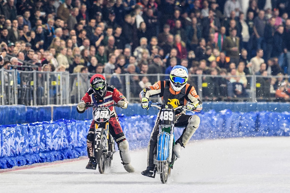 Melwin Björklin of Sweden in Blue beats Jo Saetre of Norway in Red to the finish during the Roelof Thijs Bokaal, Ice Rink Thialf, Heerenveen, Netherlands on Friday 4th April 2025. (Photo: Ian Charles | MI News)