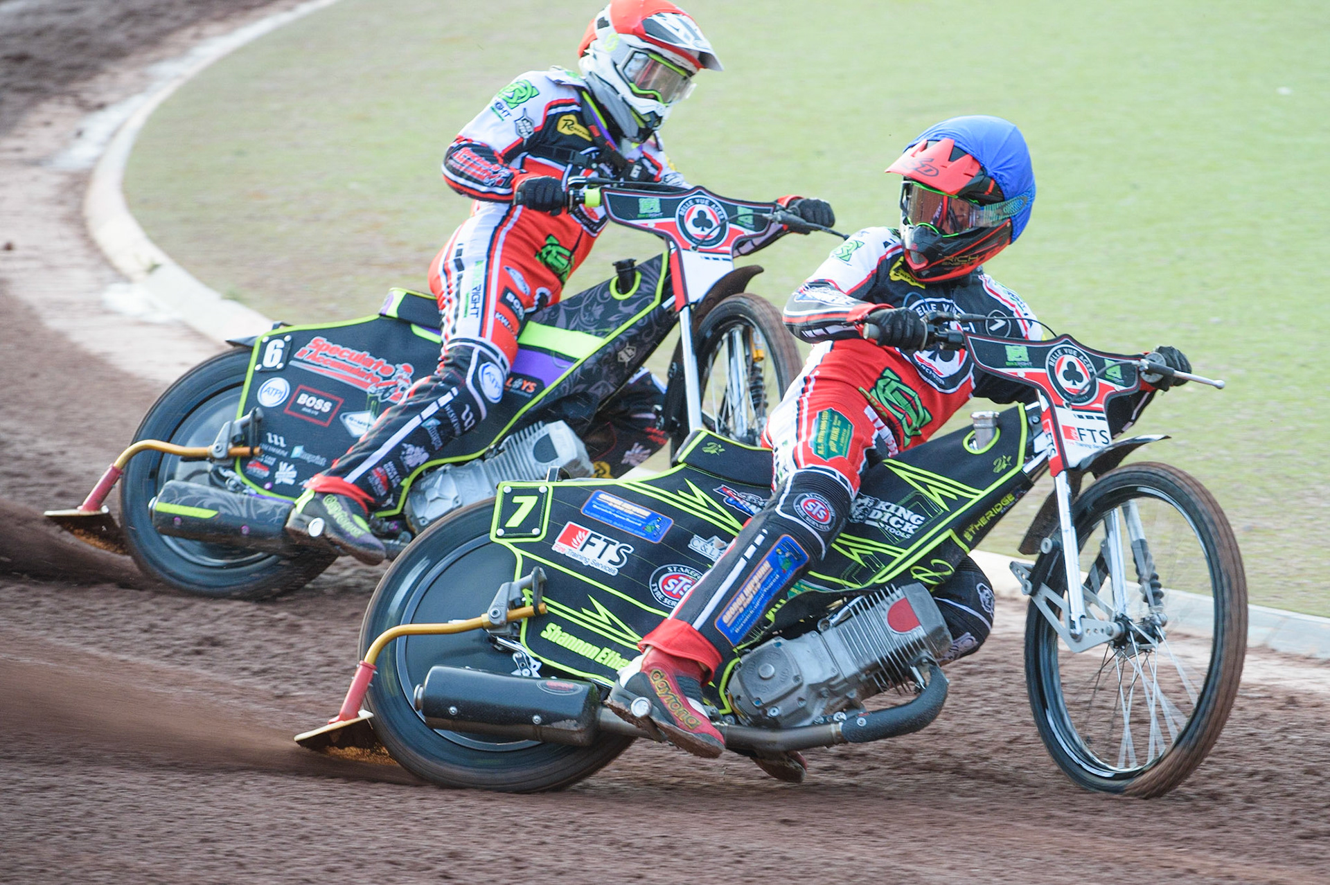 MANCHESTER, UK. JUNE 7TH   Jye Etheridge  (Blue) looks to his outside as he leads team mate Tom Brennan (Red) during the SGB Premiership match between Belle Vue Aces and Ipswich Witches at the National Speedway Stadium, Manchester on Monday 7th June 2021. (Credit: Ian Charles | MI News)