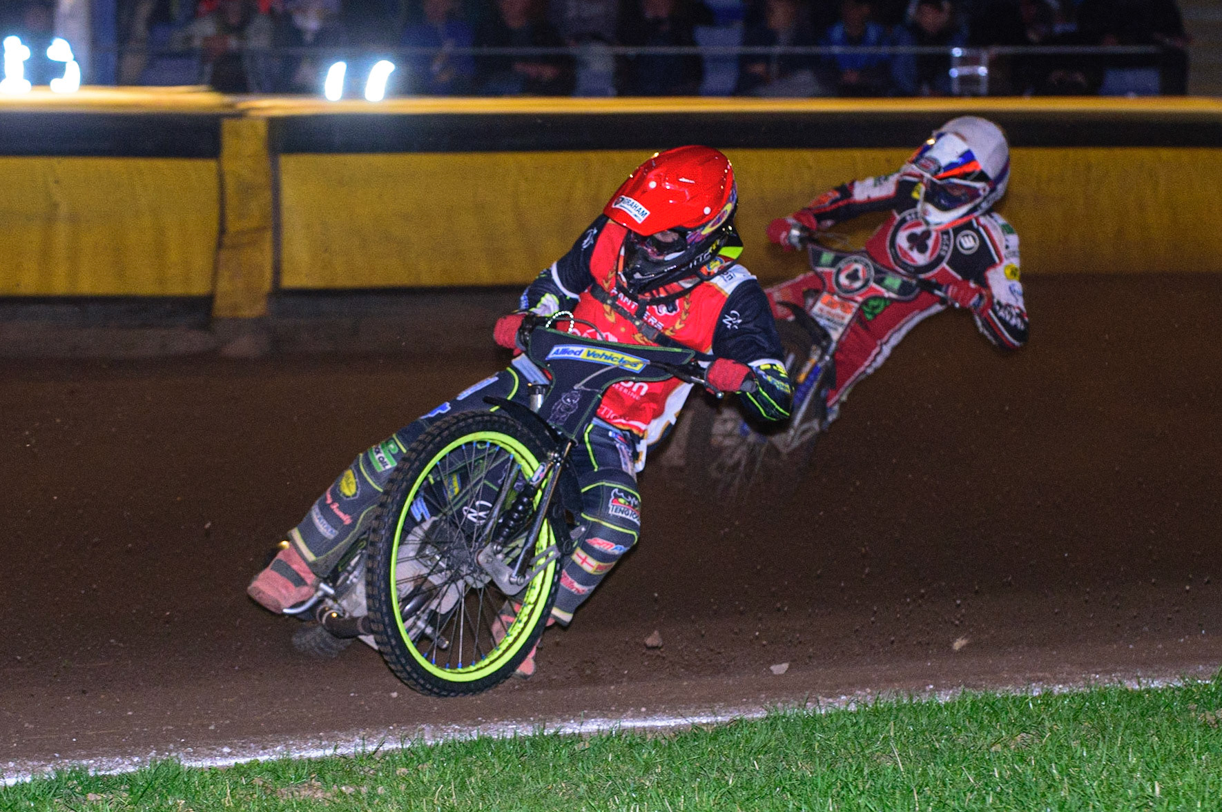 PETERBOROUGH, UK. OCT 14TH Craig Cook (Red) leads Steve Worrall   (White) during the SGB Premiership Grand Final 2nd leg between Peterborough and Belle Vue Aces at East of England Showground, Peterborough on Thursday 14th October 2021. (Credit: Ian Charles | MI News)