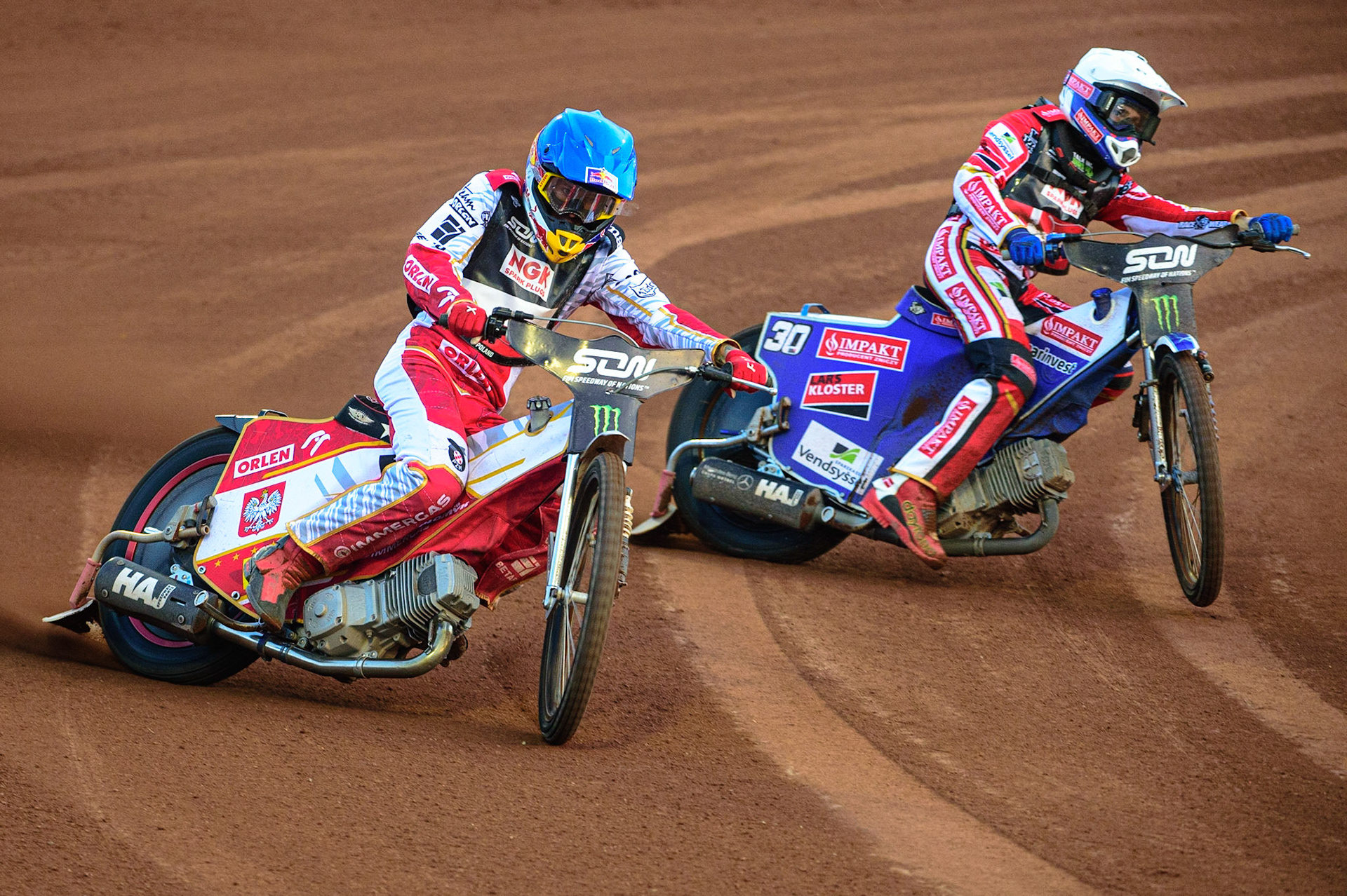 MANCHESTER, UK. OCT 16TH Jakub Miskowiak of Poland (Blue) outside Leon Madsen of Denmark (White) during the Monster Energy FIM Speedway of Nations at the National Speedway Stadium, Manchester on Saturday  16th October 2021. (Credit: Ian Charles | MI News)