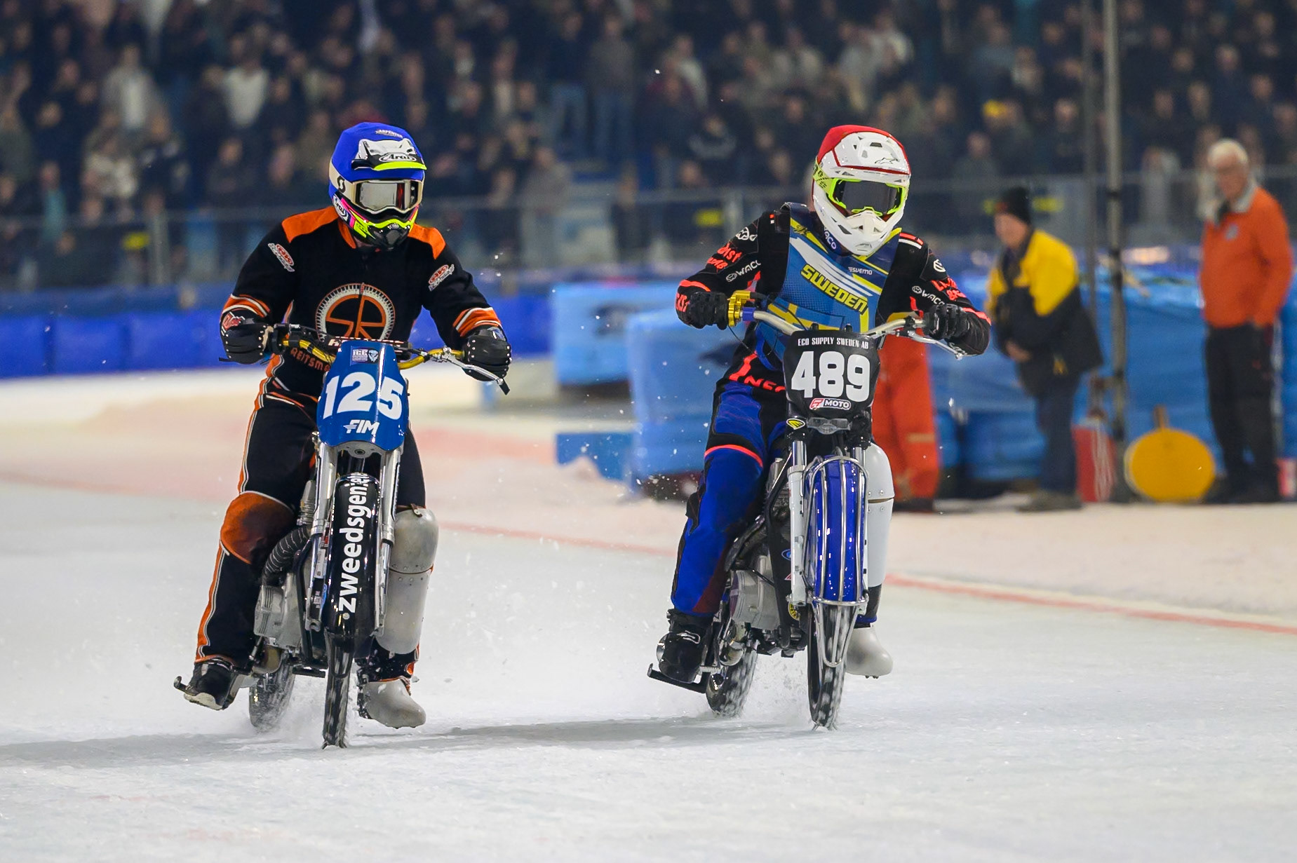 A Final Re-Run: Melwin Björklin of Sweden  in Red rides inside Sebastian Reitsma of The Netherlands in Blue during the ROELOF THIJS BOKAAL at Ice Rink Thialf, Heerenveen on Friday 10th April 2026.  (Photo: Ian Charles | MI News)