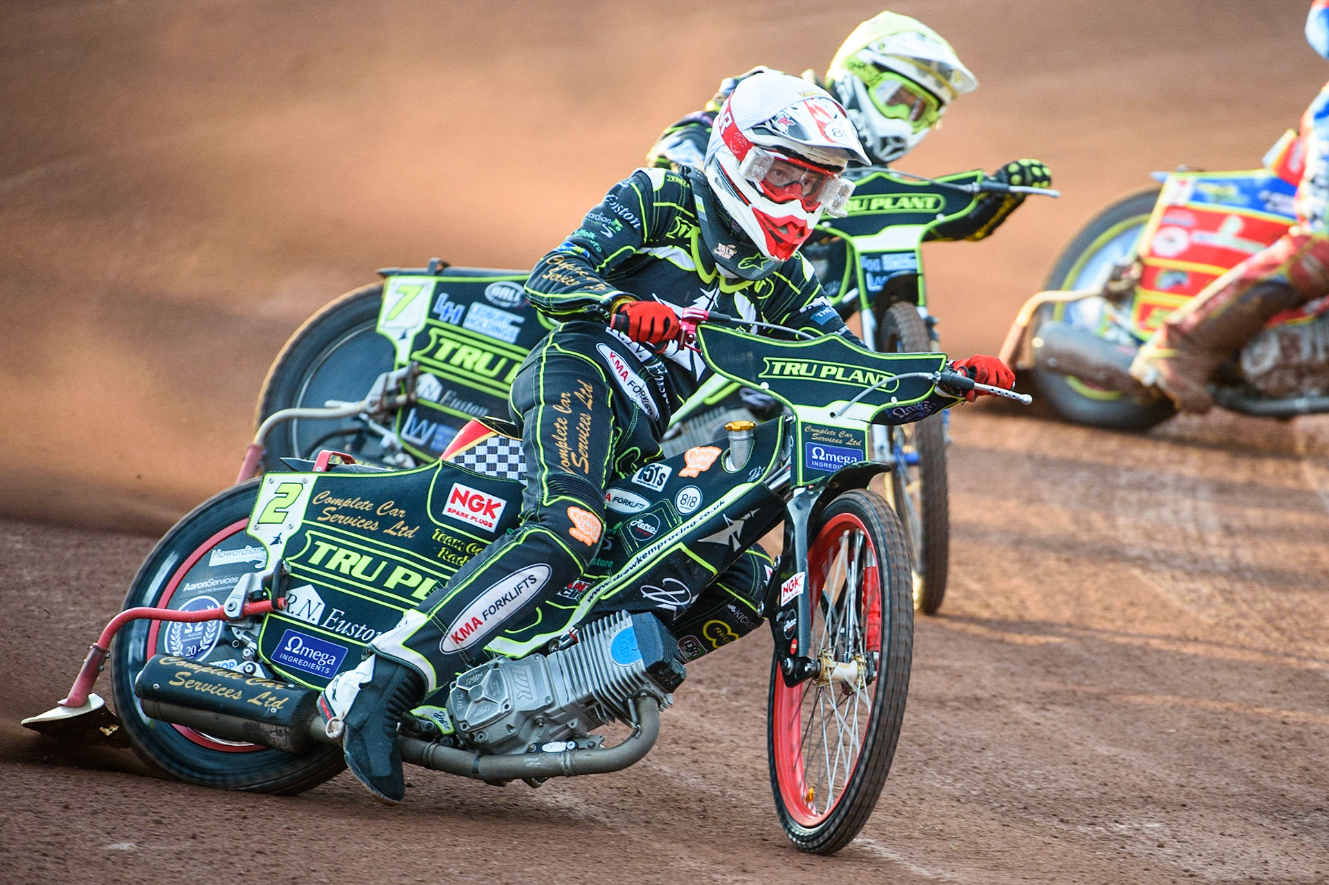 MANCHESTER UKDrew Kemp   (White) and Paul Starke  (Yellow) on their way to a 5-1 heat win during the SGB Premiership match between Belle Vue Aces and Ipswich Witches at the National Speedway Stadium, Manchester on Monday 2nd August 2021. (Credit: Ian Charles | MI News)
