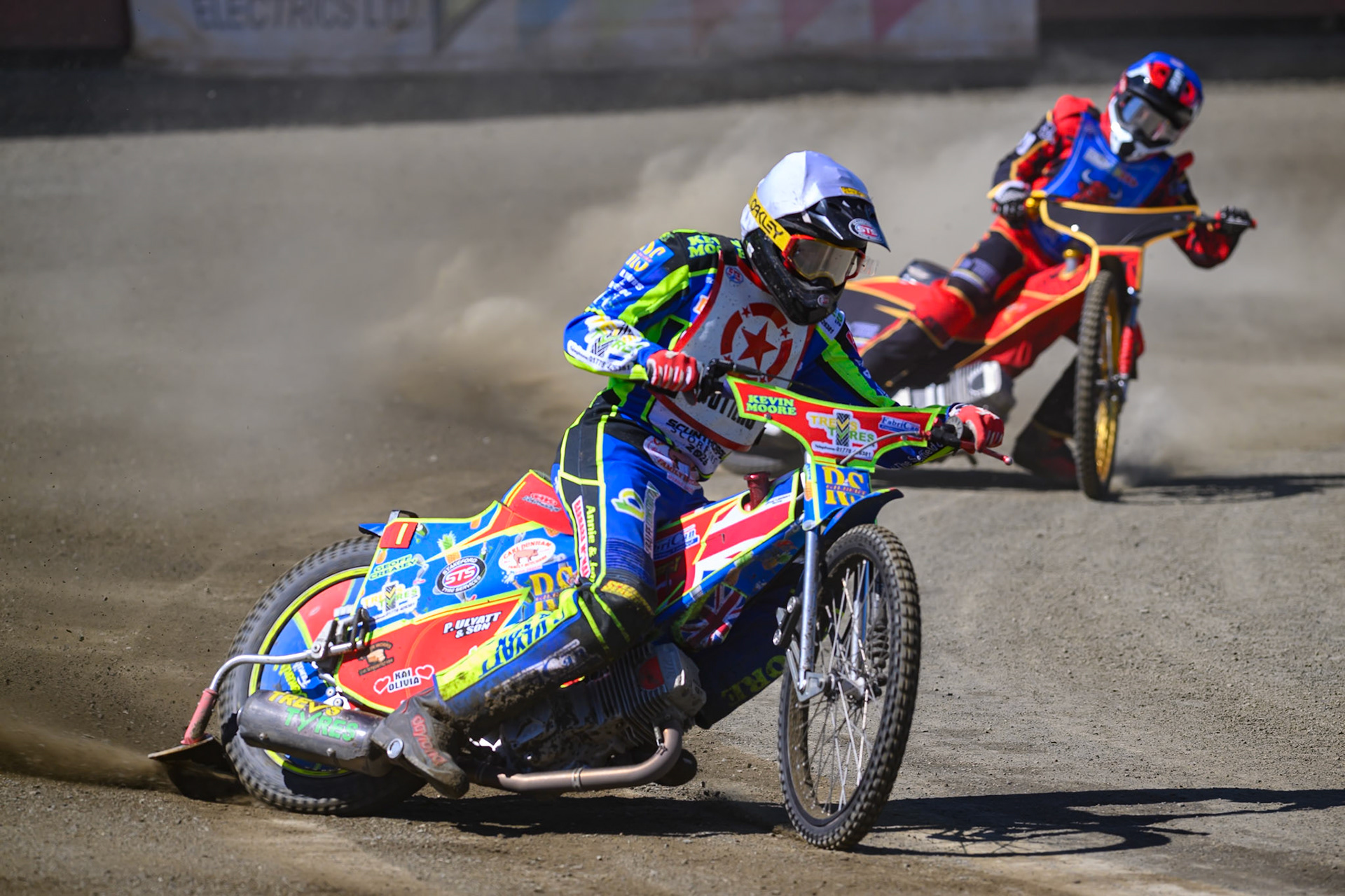 Simon Lambert of Stoke Potters in White leading Luke Harris of Buxton Bulls in Blue during the National Development League Challenge match between Buxton Bulls and Stoke Potters at Hi-Edge Speedway, Buxton on Sunday 24th May 2026. (Photo: Ian Charles | MI News)