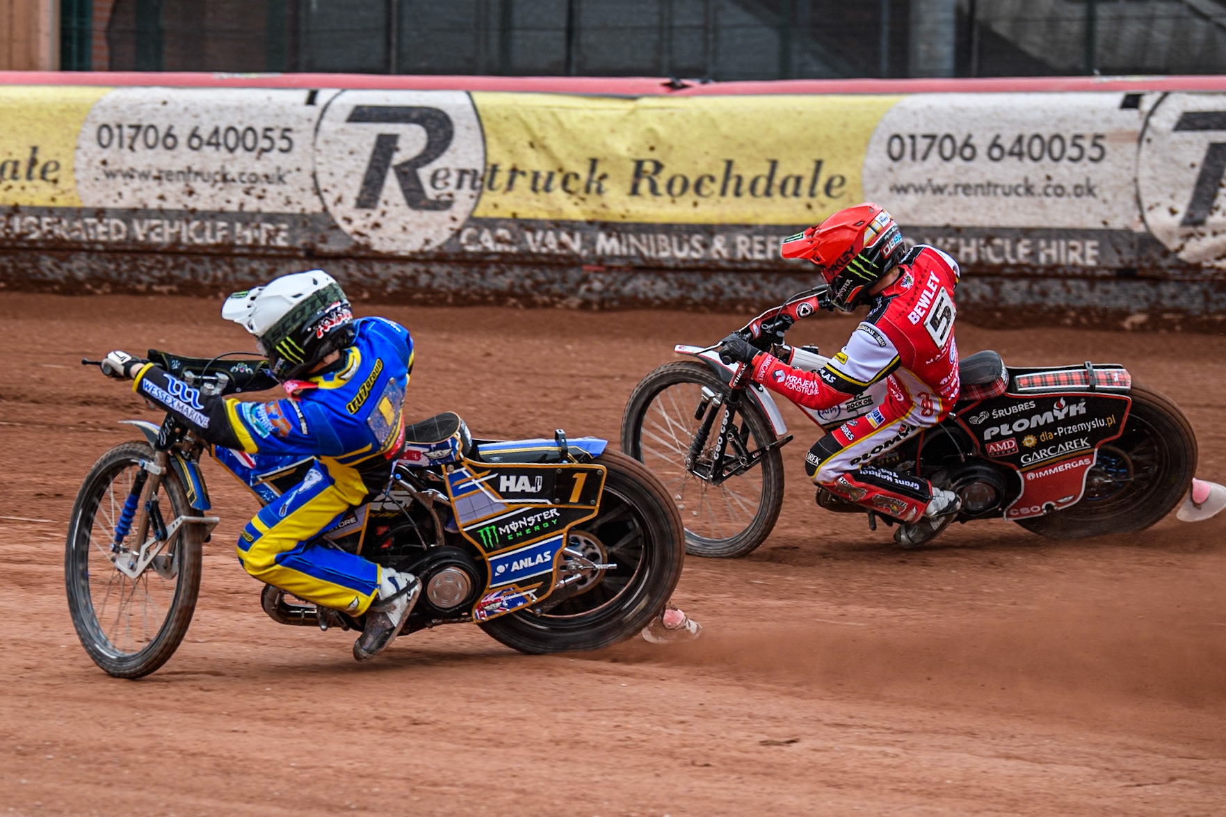 Jack Holder of Sheffield Tigers in White rides inside Dan Bewley of Belle Vue Aces in Red during the Rowe Motor Oil Premiership match between Belle Vue Aces and Sheffield Tigers at the National Speedway Stadium, Manchester on Monday 5th May 2025. (Photo: Ian Charles | MI News)