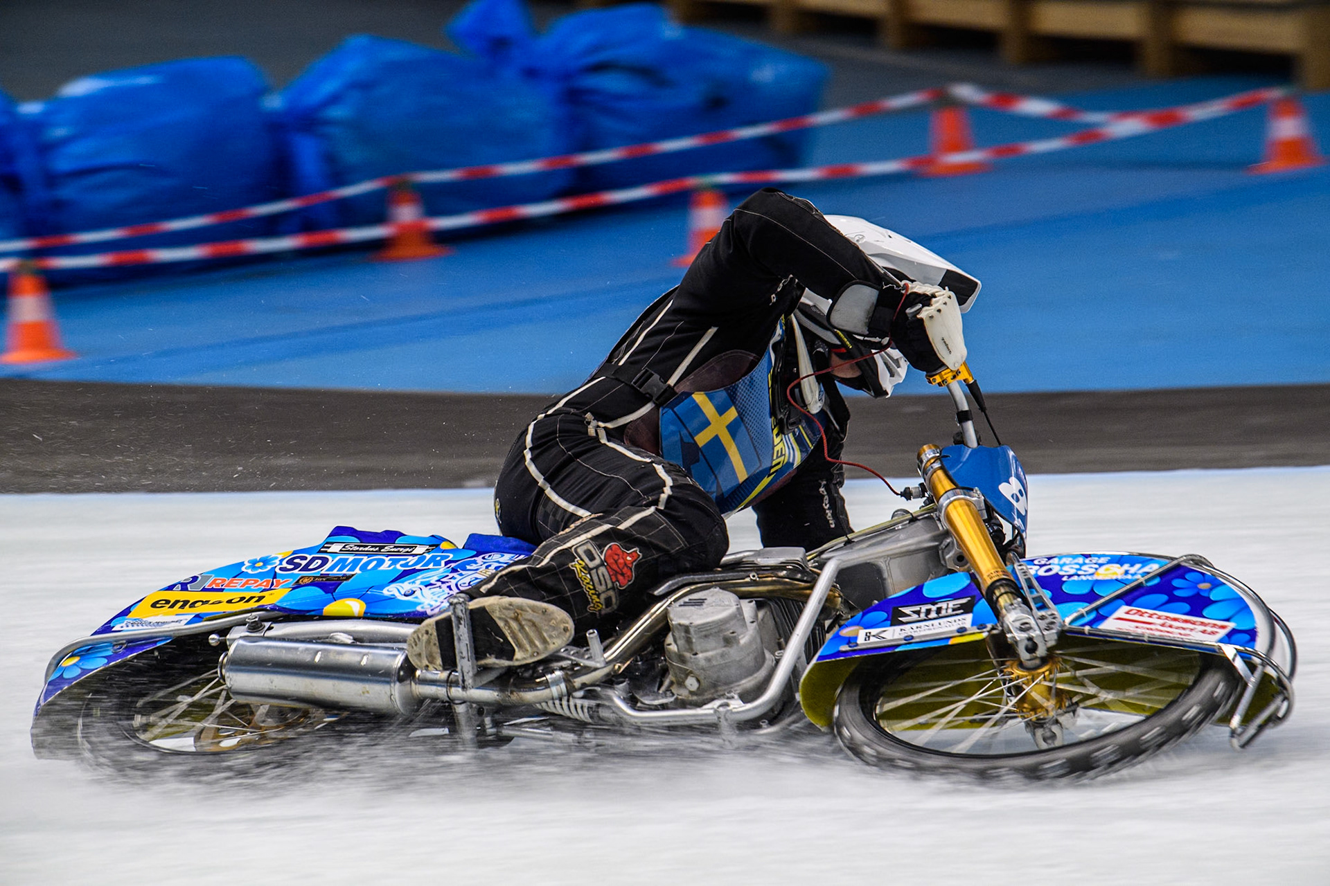 Jimmy Olsén (81) of Sweden in action during practice for  the Ice Speedway Gladiators World Championship Finals 1 &amp; 2 at Max-Aicher-Arena, Inzell on Friday 14th March 2025. (Photo: Ian Charles | MI News)