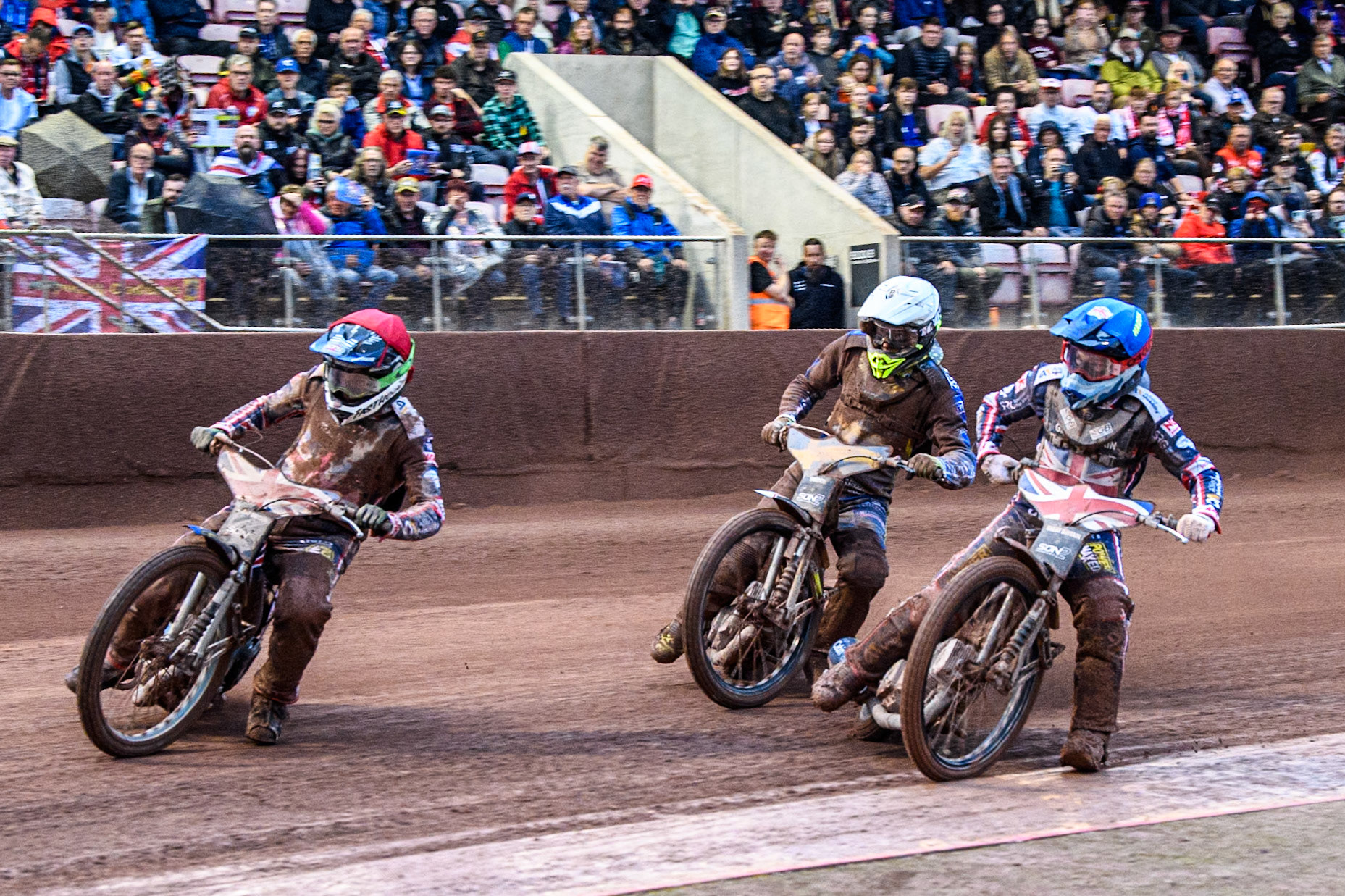 Leon Flint of Great Britain in Red and Sam Hagon of Great Britain in Blue leading Casper Henriksson of Sweden in White during the Monster Energy FIM Speedway of Nations 2 (Under 21) Final at the National Speedway Stadium, Manchester on Friday 12th July 2024. (Photo: Ian Charles | MI News)