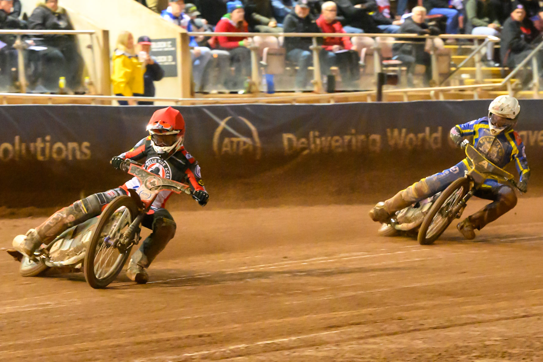 Zach Cook of Belle Vue Aces in Red leading Leon Flint of Sheffield Tigers in White during the Rowe Motor Oil Premiership Grand Final 2nd Leg between Belle Vue Aces and Sheffield Tigers at the National Speedway Stadium, Manchester on Friday 16th October 2026. (Photo: Ian Charles | MI News)