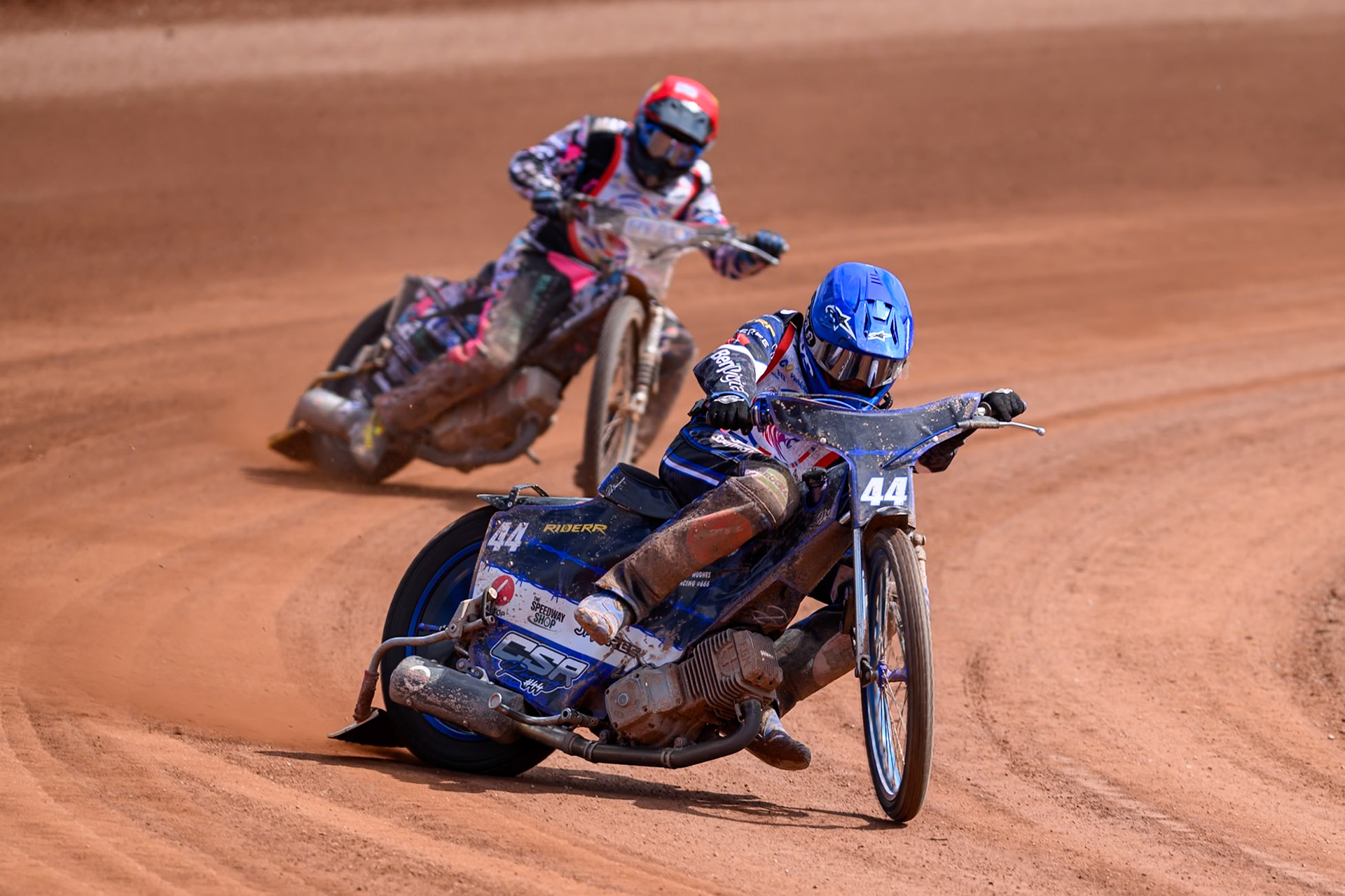 BRITISH YOUTH CHAMPIONSHIP (500cc): Charlie Southwick (44) in Blue leading Liam Morris (51) in Red during the British Youth Speedway Championship at the National Speedway Stadium, Manchester on Sunday 10th May 2026. (Photo: Ian Charles | MI News)