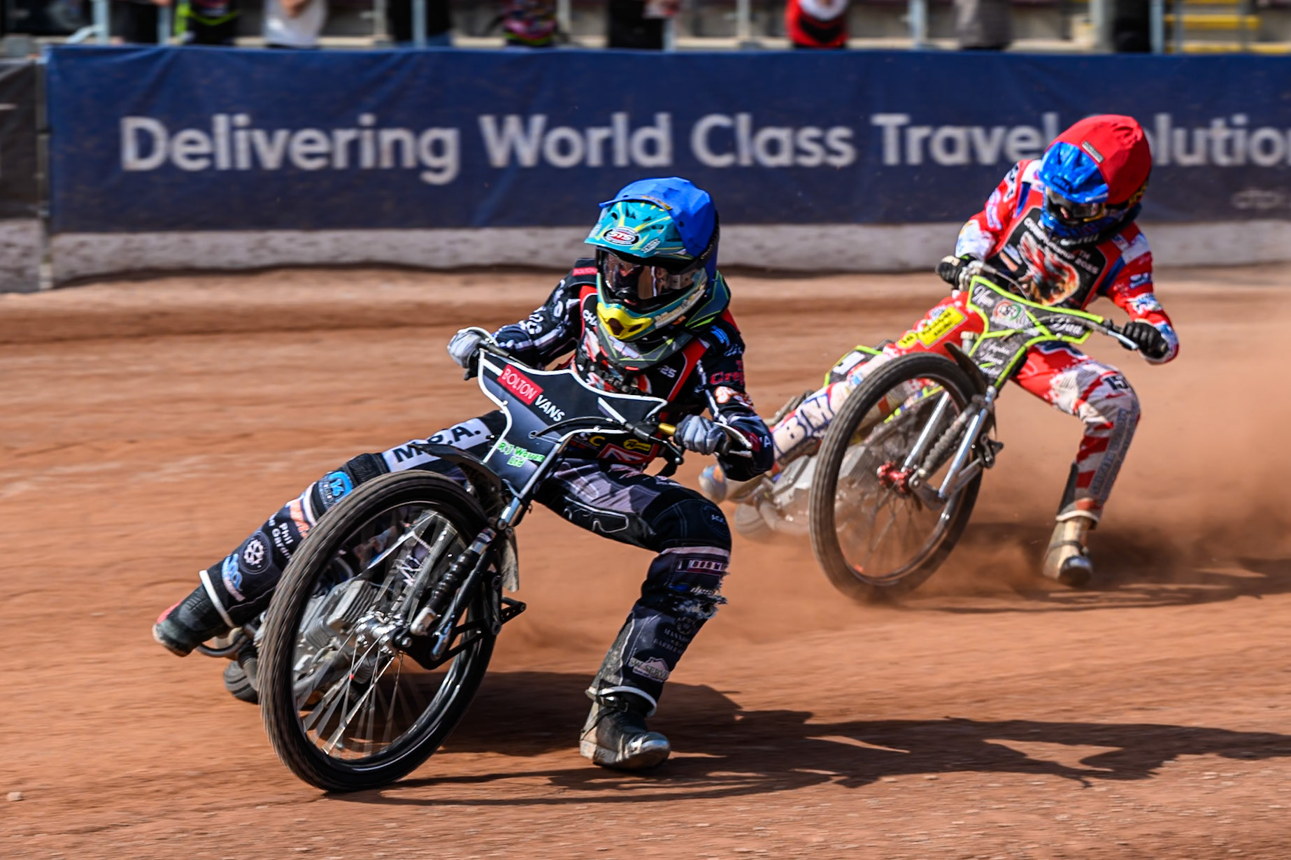 Seth Norman (6) in Blue leading Ollie Binns (91) in Red during the British Youth Speedway Championship at the National Speedway Stadium, Manchester on Sunday 10th August 2025. (Photo: Ian Charles | MI News)