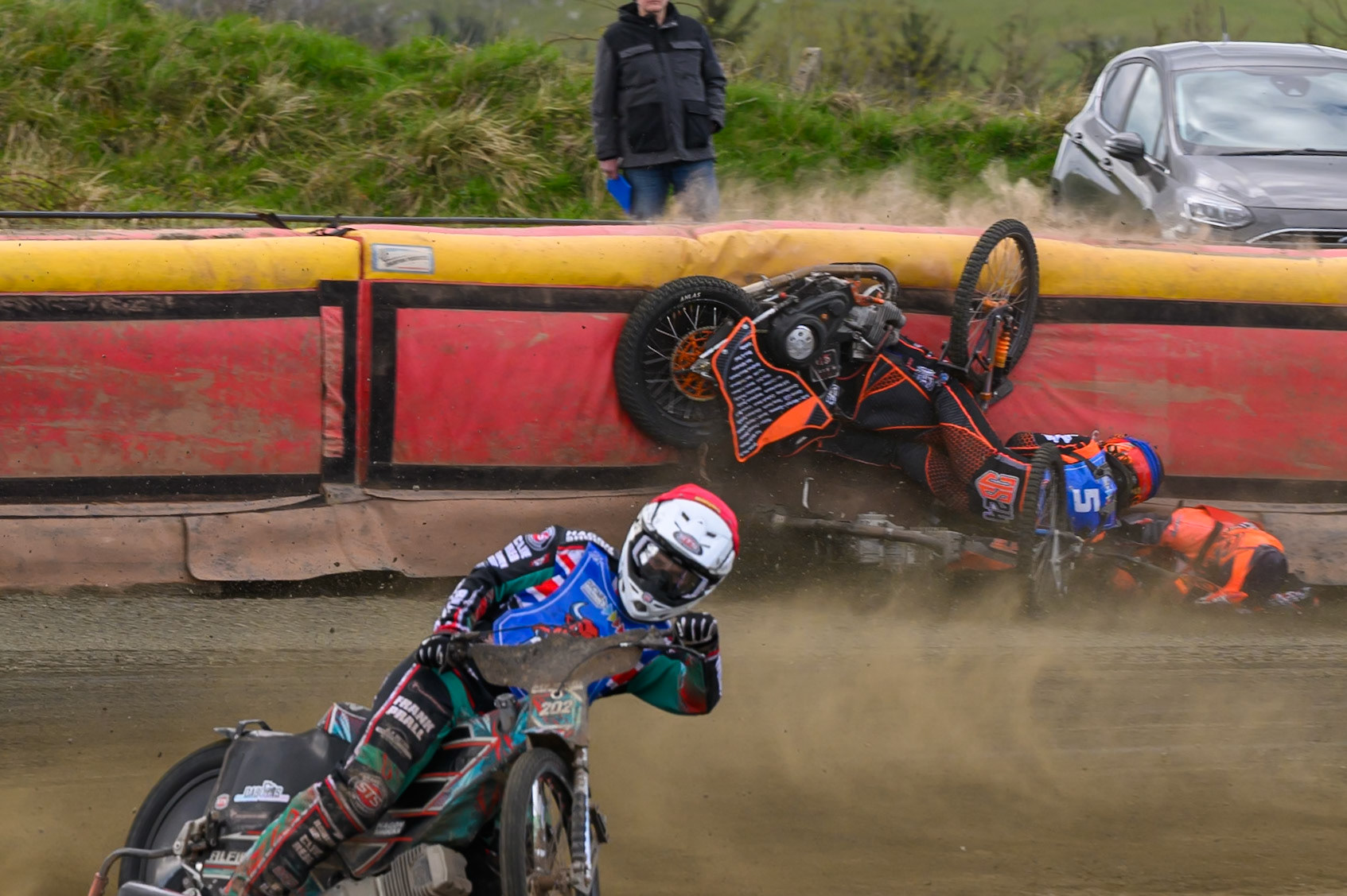 Connor Coles of NDL Nomads   in White fall and Jack Smith of Buxton Bulls   in Blue collides with him during the  Challenge match between Buxton Bulls and NDL Nomads at Hi-Edge Speedway, Buxton on Sunday 19th April 2026. (Photo: Ian Charles | MI News)