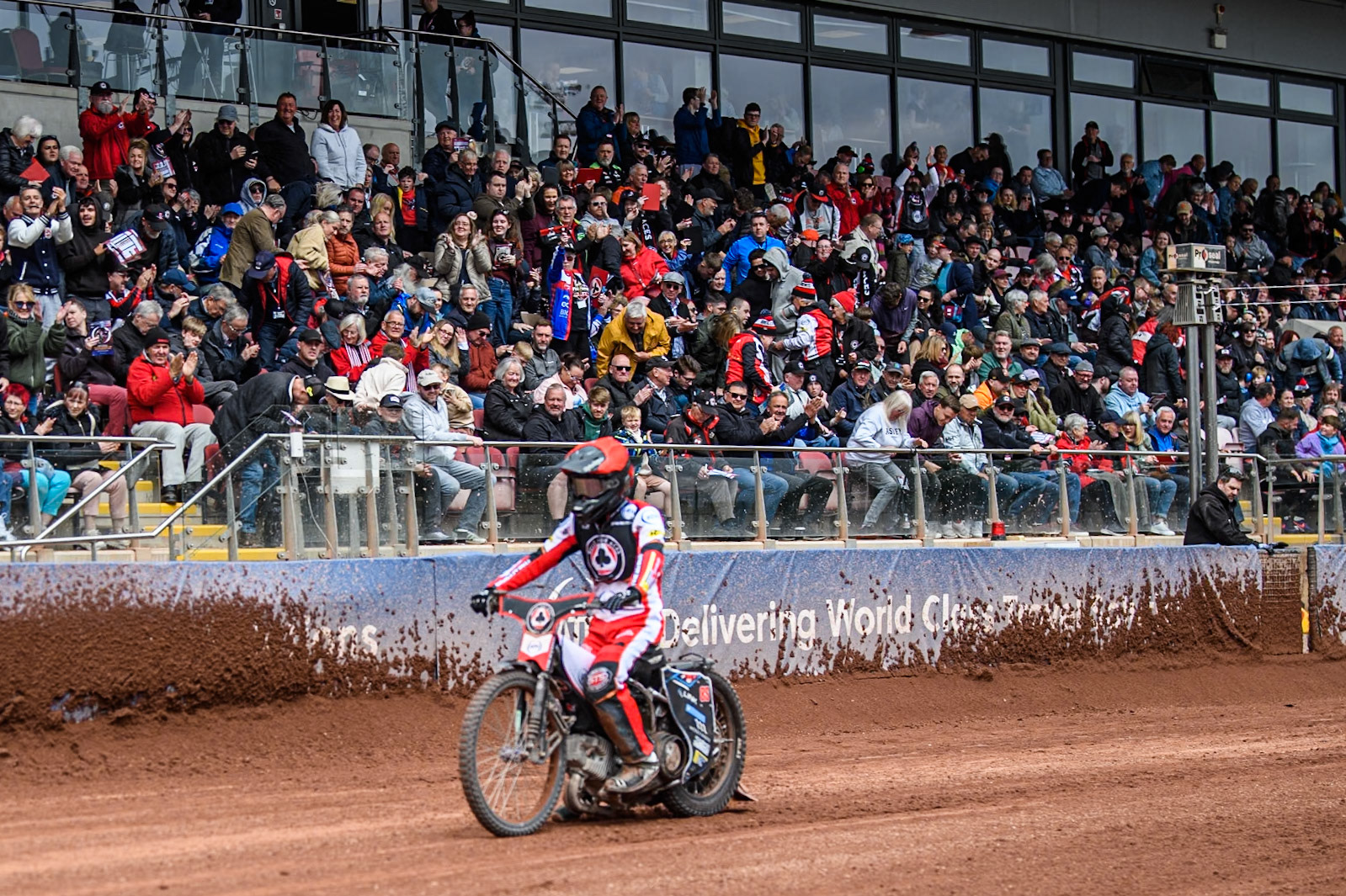 Zach Cook of Belle Vue Aces gets the standing ovation from the fans after his heat 14 win during the Rowe Motor Oil Premiership match between Belle Vue Aces and Sheffield Tigers at the National Speedway Stadium, Manchester on Monday 5th May 2025. (Photo: Ian Charles | MI News)