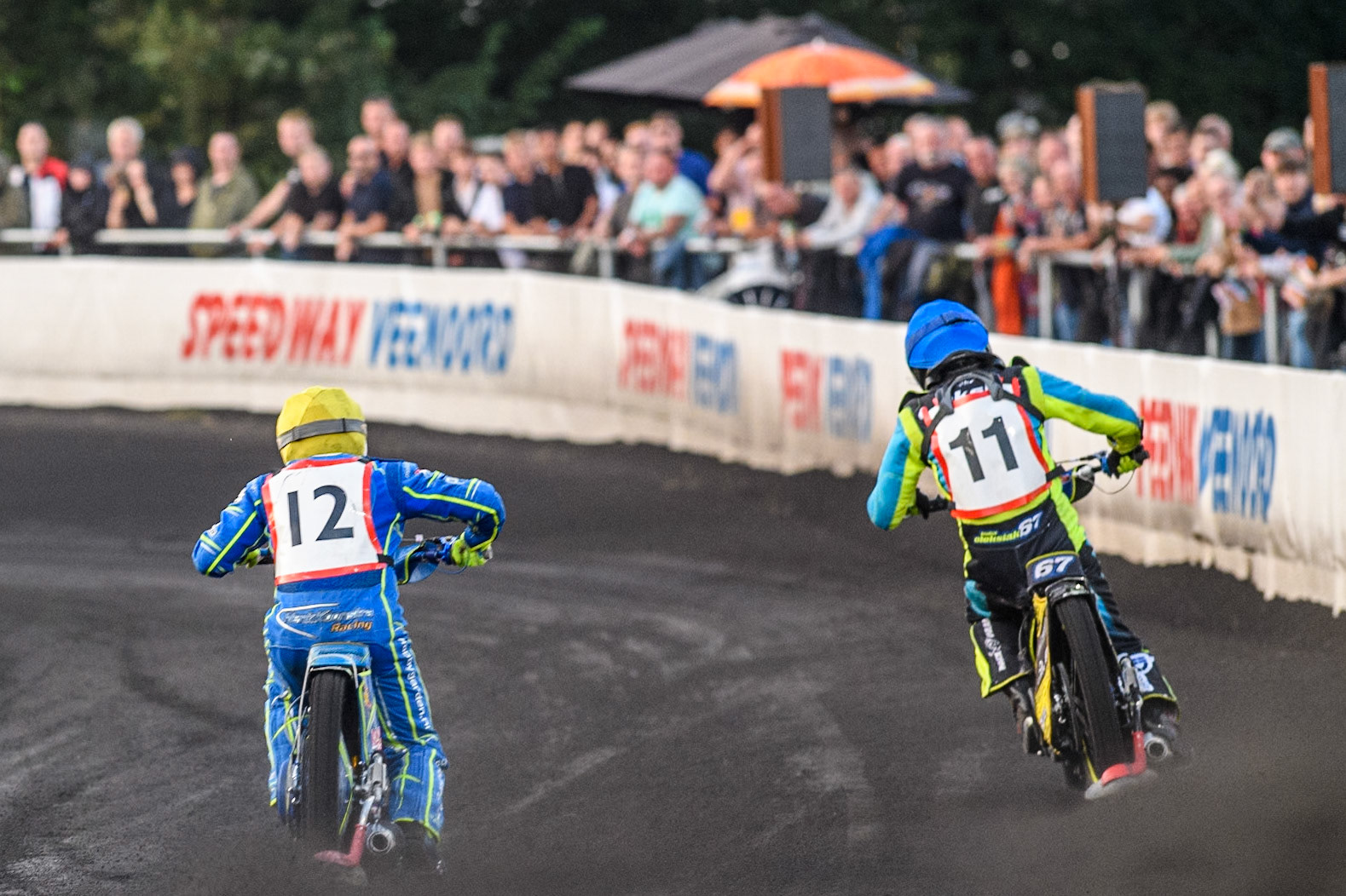 Jakub Oleksiak of Poland in Blue passes Henk Koonstra of The Netherlands in Yellow during the Golden JOPA Helmet at Sportpark Veenoord, Veenoord, Netherlands on Saturday 21st September 2024. (Photo: Ian Charles | MI News)