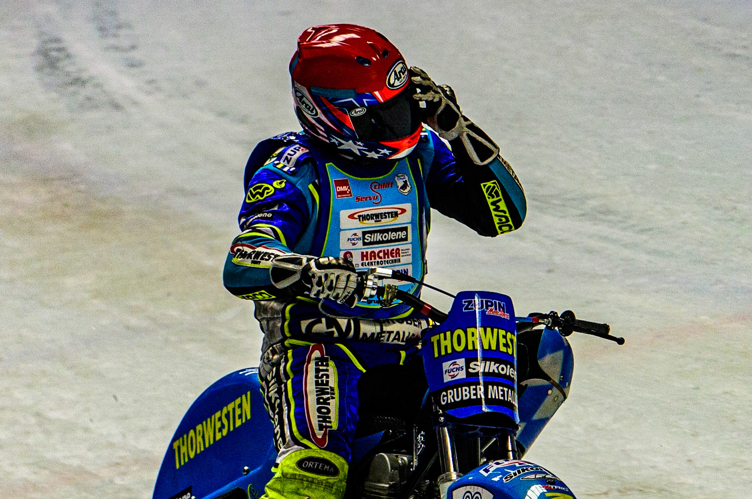 Günther Bauer waves to the crowd on his last lap during the Race of Legends at the Max-Aicher-Arena, Inzell on Friday 17th March 2023. (Photo: Ian Charles | MI News)