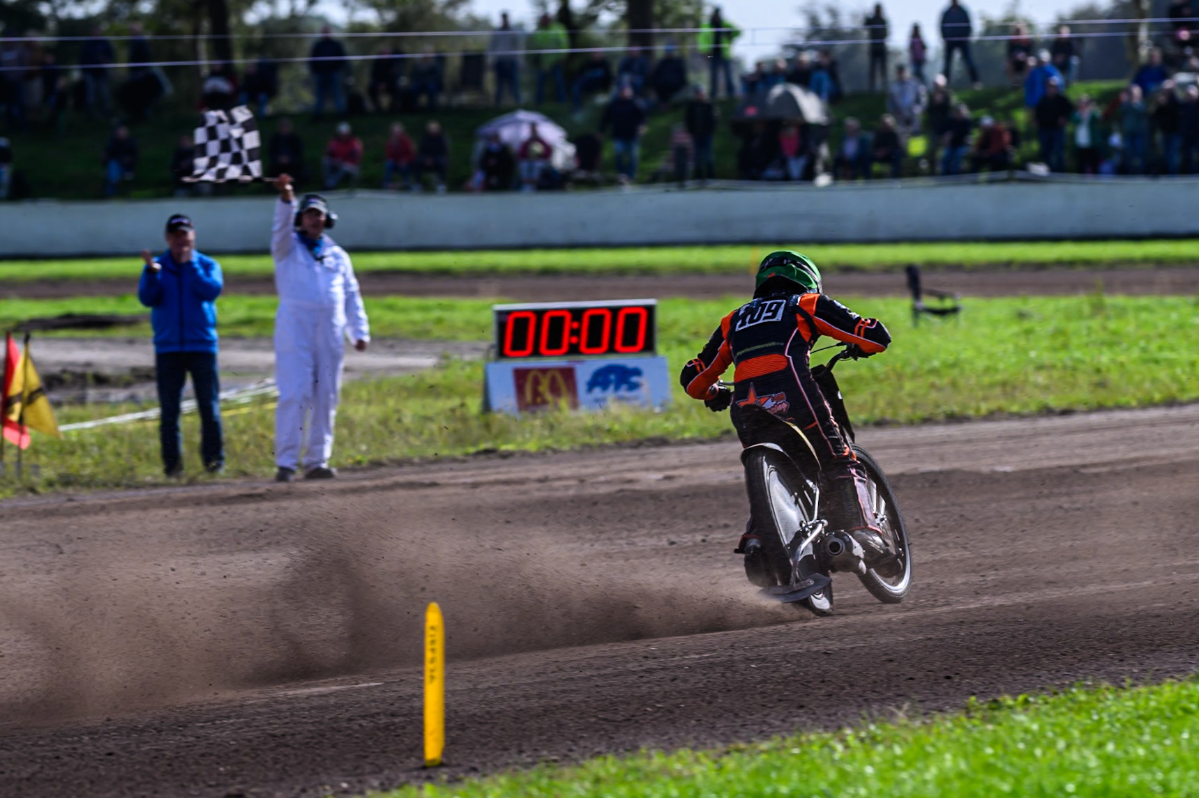 Zach Wajtknecht (109) of Great Britain crosses the line to win the World Championship during the FIM Long Track World Championship Final 4, at the Speed Centre Roden, Netherlands on Sunday 21st September 2025. (Photo: Ian Charles | MI News)