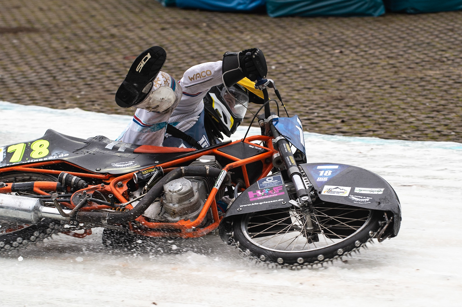 Photo: Ian Charles

Marc Geyer (18) gets into difficulties

FIM Ice Speedway Gladiators World Championship, Final 3.2, Horst-Dohm Eisstadion, Berlin, Germany Sunday  3  March  2019