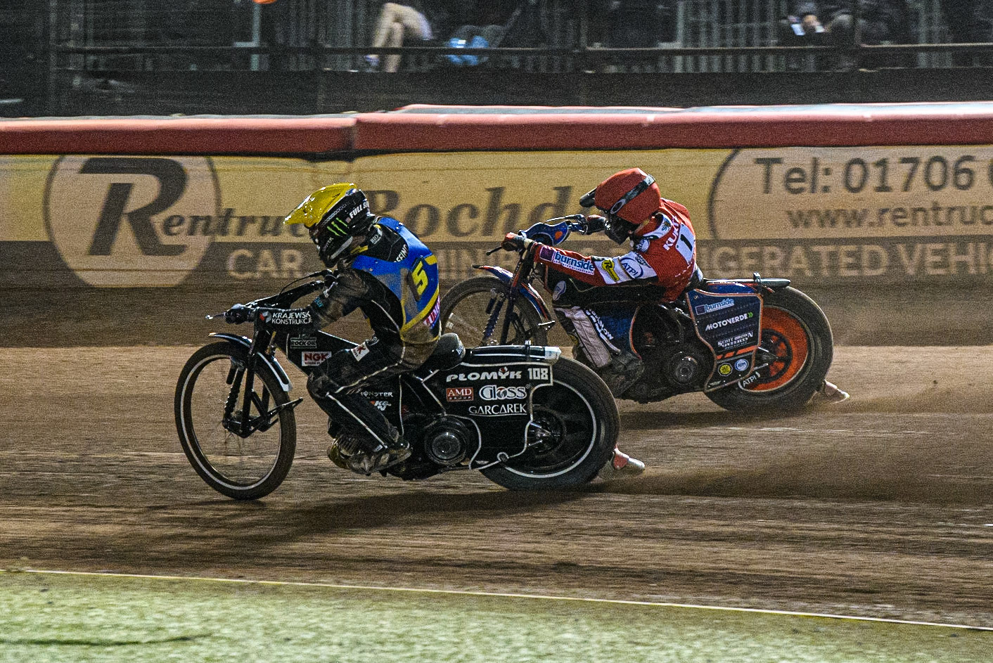Brady Kurtz (Red) passes Tai Woffinden (Yellow) during the Sports Insure Premiership match between Belle Vue Aces and Sheffield Tigers at the National Speedway Stadium, Manchester on Monday 7th August 2023. (Photo: Ian Charles | MI News)