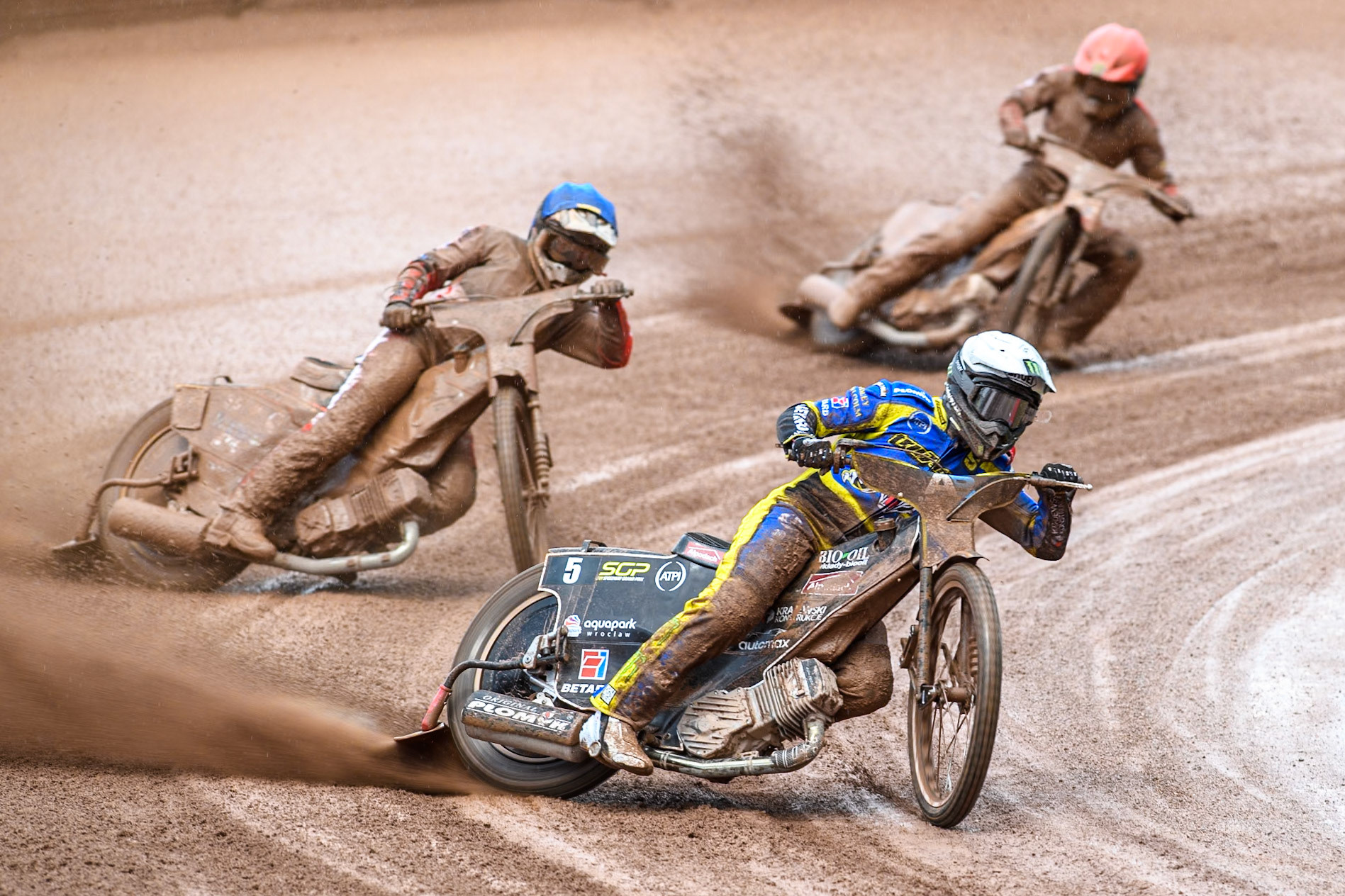 Sheffield Tigers' Tai Woffinden in White leading Belle Vue Aces' Connor Mountain in Blue and Belle Vue Aces' Dan Bewley in Red during the Rowe Motor Oil Premiership match between Belle Vue Aces and Sheffield Tigers at the National Speedway Stadium, Manchester on Monday 27th May 2024. (Photo: Ian Charles | MI News)