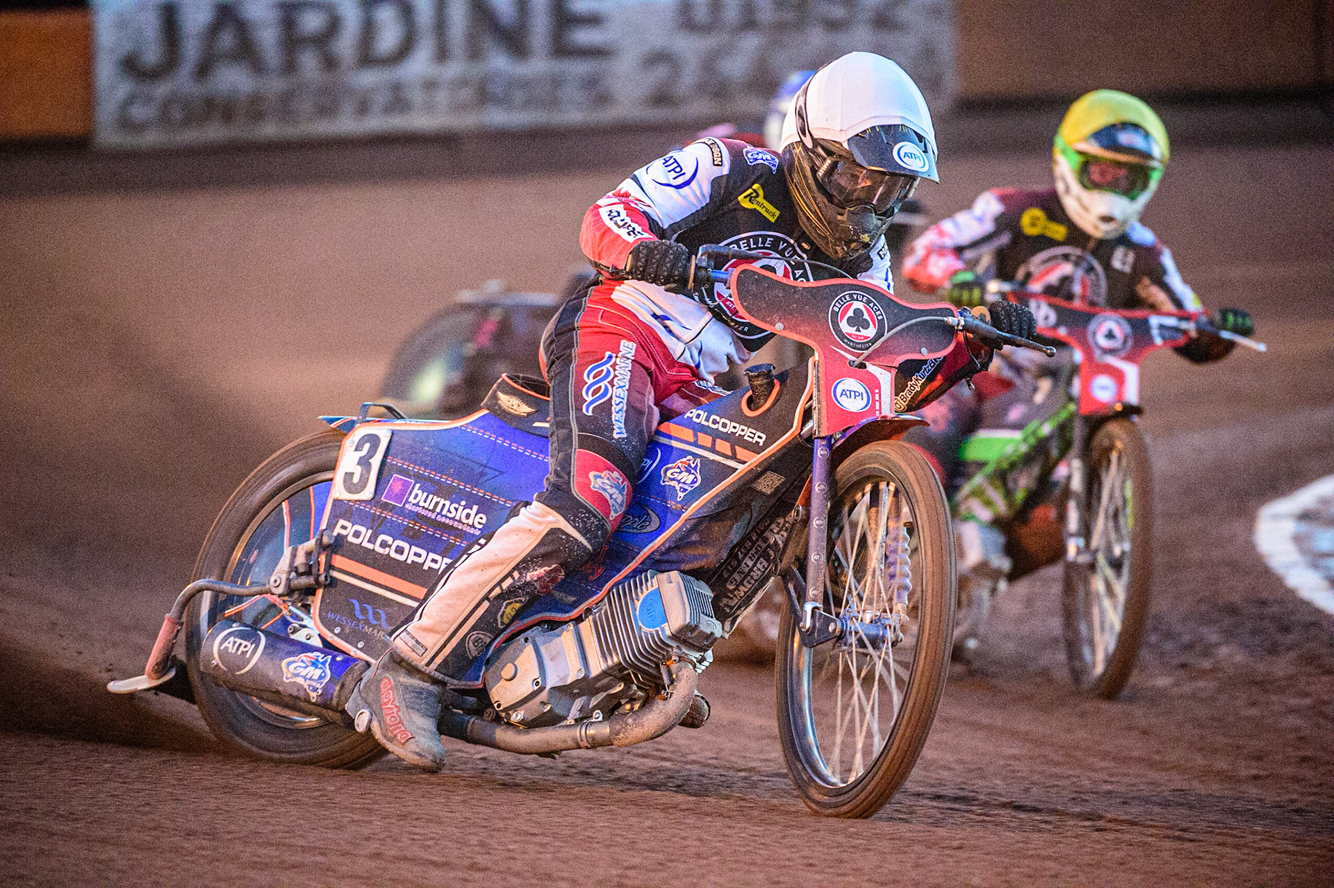 Brady Kurtz  (White) and Charles Wright (Yellow) go for maximum points during the SGB Premiership match between Wolverhampton Wolves and Belle Vue Aces at Monmore Green Stadium, Wolverhampton on Monday 29th August 2022. (Credit: Ian Charles | MI News)