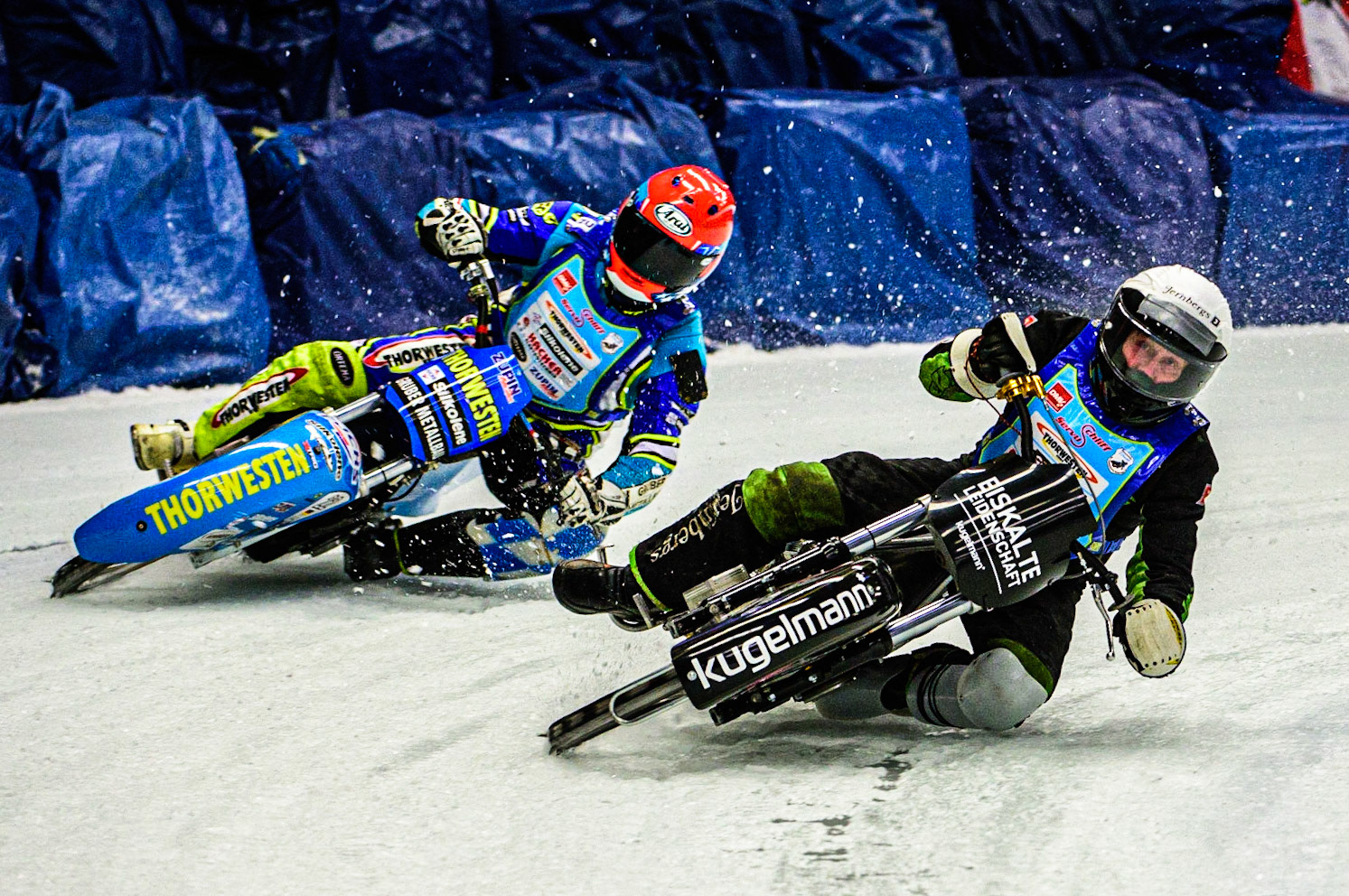 Per-Olof Serenius (White) leads Günther Bauer (Red) during the Race of Legends at the Max-Aicher-Arena, Inzell on Friday 17th March 2023. (Photo: Ian Charles | MI News)