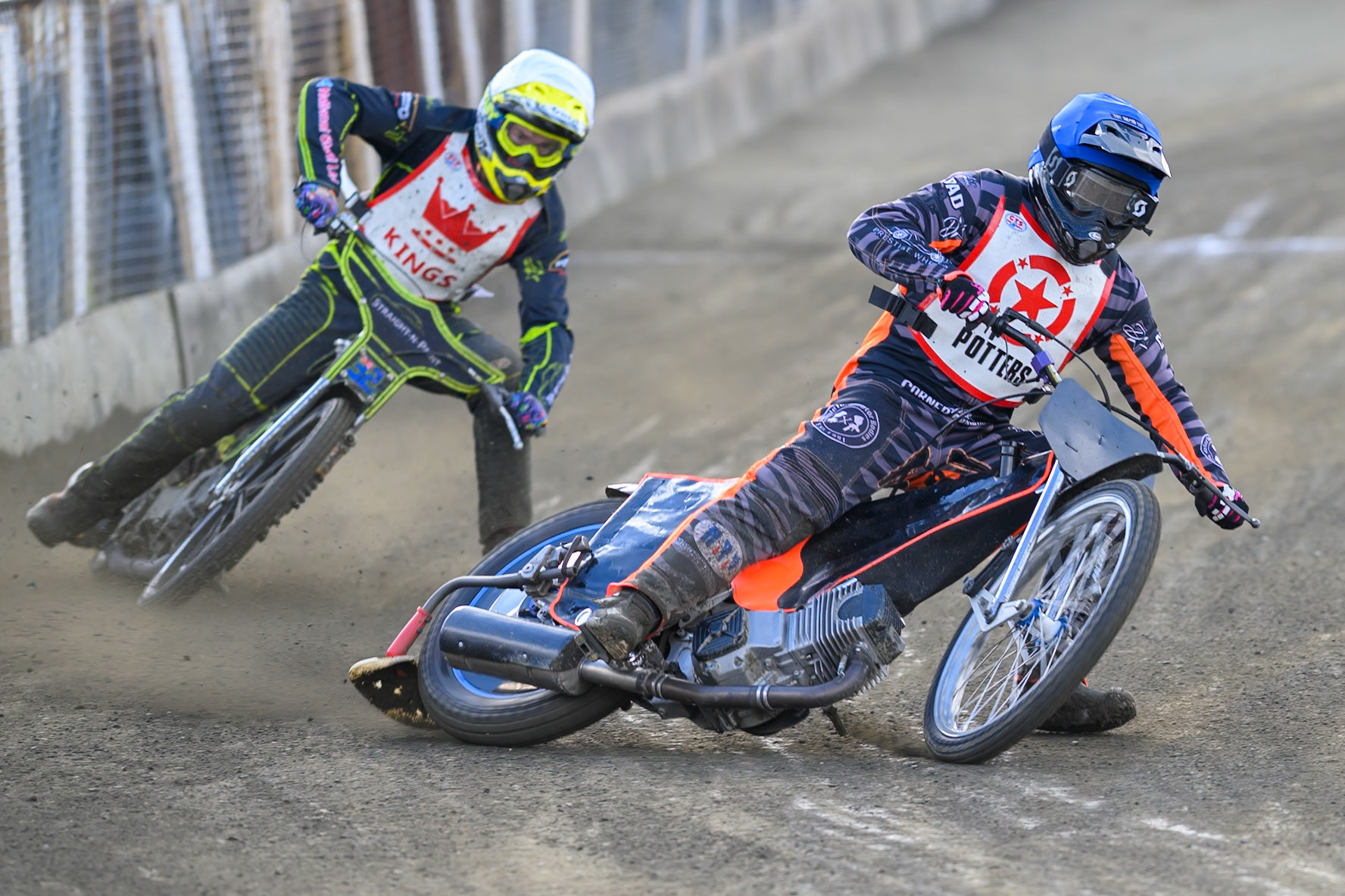 Jack Roberts of 'The Potters'  in Blue leading Ben Whalley of 'The Kings'  in White during the Regina Chains Fours at Buxton Speedway, Buxton on Sunday 5th April 2026. (Photo: Ian Charles | MI News)