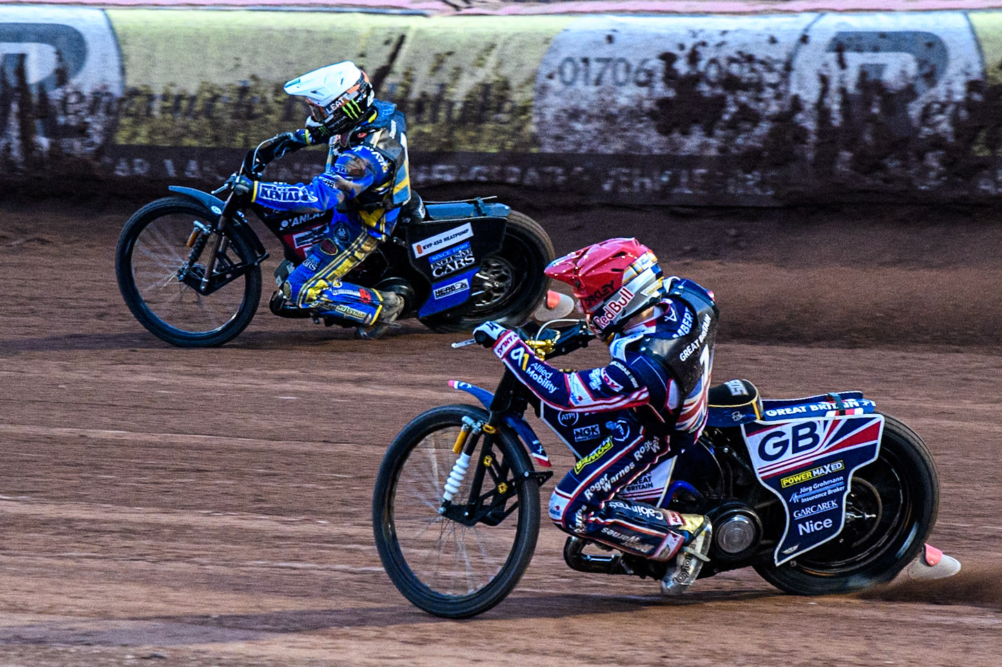 Robert Lambert of Great Britain in Red chases Fredrik Lindgren of Sweden in White during the Monster Energy FIM Speedway of Nation Final at the National Speedway Stadium, Manchester on Saturday 13th July 2024. (Photo: Ian Charles | MI News)