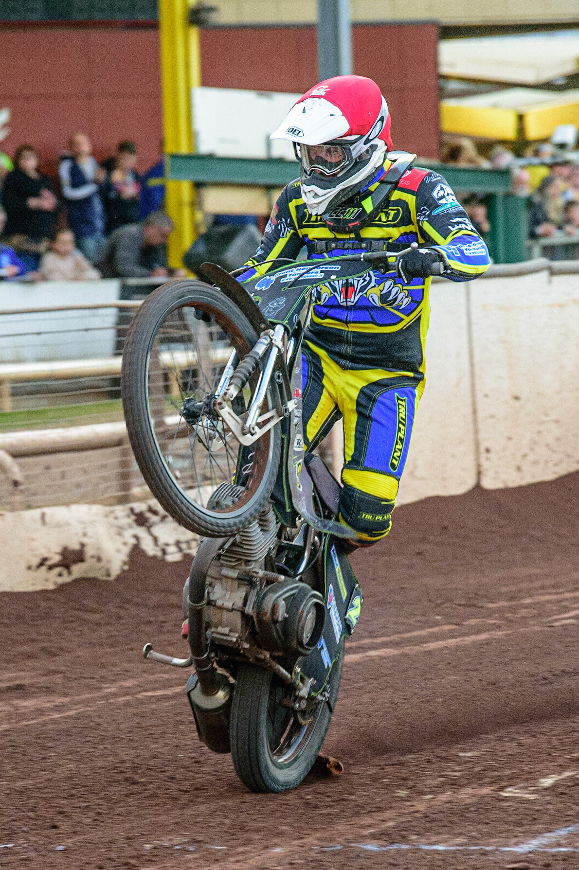 SHEFFIELD, UK. MAY 26TH  Craig Cook wheelies during the SGB Premiership match between Sheffield Tigers and Belle Vue Aces at Owlerton Stadium, Sheffield on Thursday 26th May 2022. (Credit: Ian Charles | MI News)