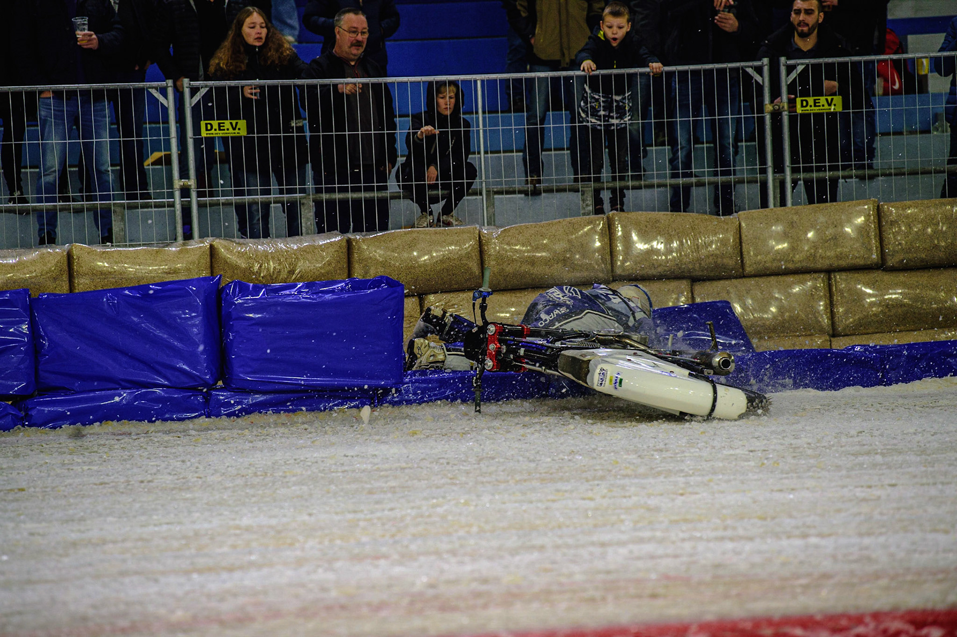 HEERENVEEN, NL.  Max Koivula (24) spins off during the FIM Ice Speedway Gladiators World Championship Final 4 at Ice Rink Thialf, Heerenveen on Sunday  3 April 2022. (Credit: Ian Charles | MI News)