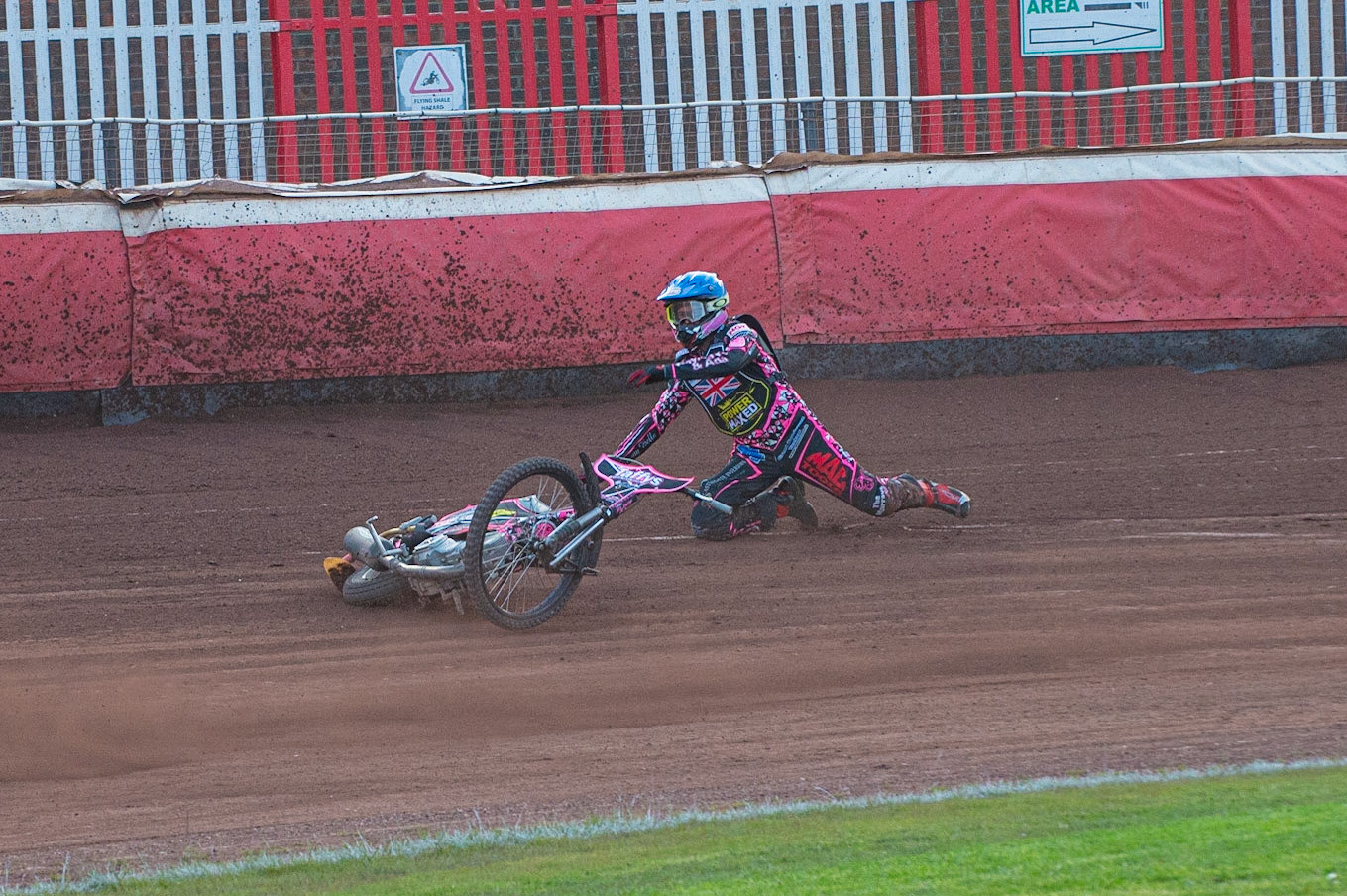 Photo by Ian Charles:

Meeting Reserve Leon Flint falls 

FIM Speedway Grand Prix World Championship - Qualifying Round 1, Peugeot Ashfield Stadium, Glasgow, 8 June 2019