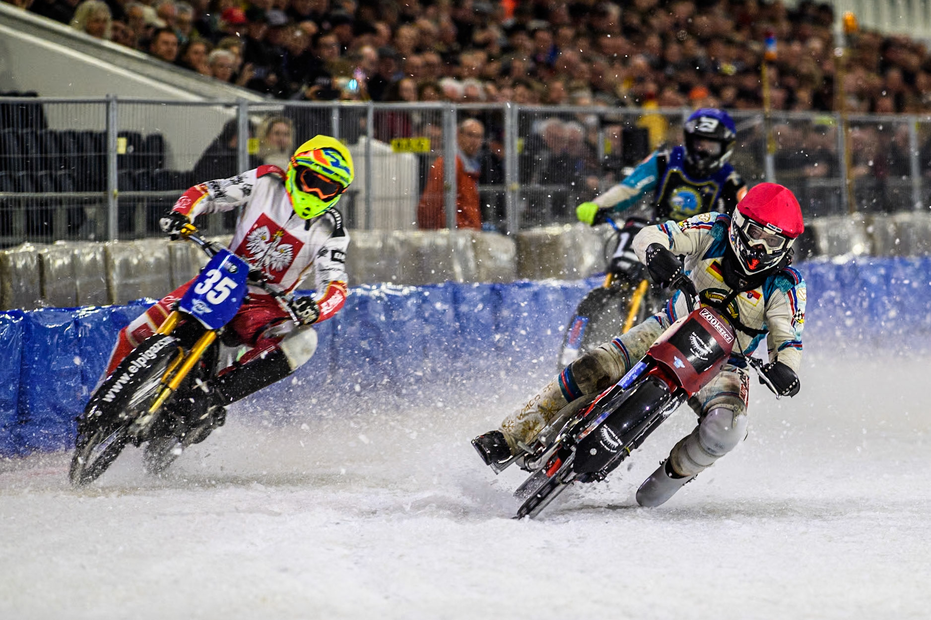 Marc Geyer of Germany in Red rides inside Michał Knapp of Poland in Yellow with Filip Jäger of Sweden in Blue behind  during the Roelof Thijs Bokaal at Ice Rink Thialf, Heerenveen, The Netherlands on Friday 5th April 2024. (Photo: Ian Charles | MI News)