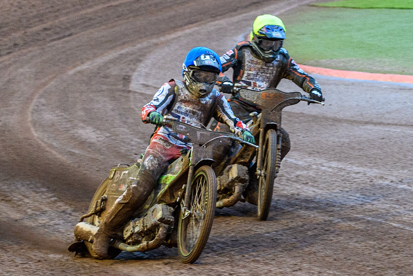 Charles Wright  (Red) outside Steve Worrall (Yellow) during the Sports Insure British Speedway Final at the National Speedway Stadium, Manchester on Monday 14th August 2023. (Photo: Ian Charles | MI News)