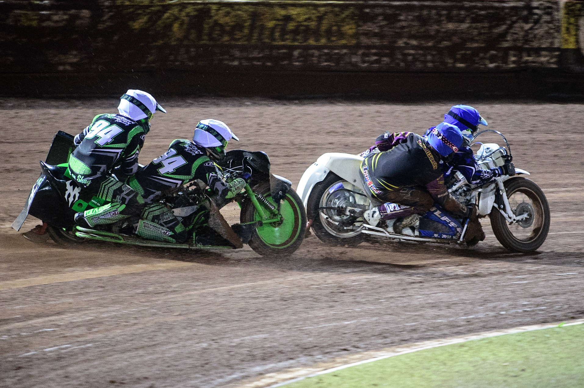 MANCHESTER, UK. OCT 30TH   Billy Winterburn &amp; Ryan Wharton  (White) chases Rob Bradley &amp; Darren Wilce  (Blue) during the Manchester Masters Sidecar Speedway and Flat Track Racing at the National Speedway Stadium, Manchester on Saturday 30th October 2021. (Credit: Ian Charles | MI News)