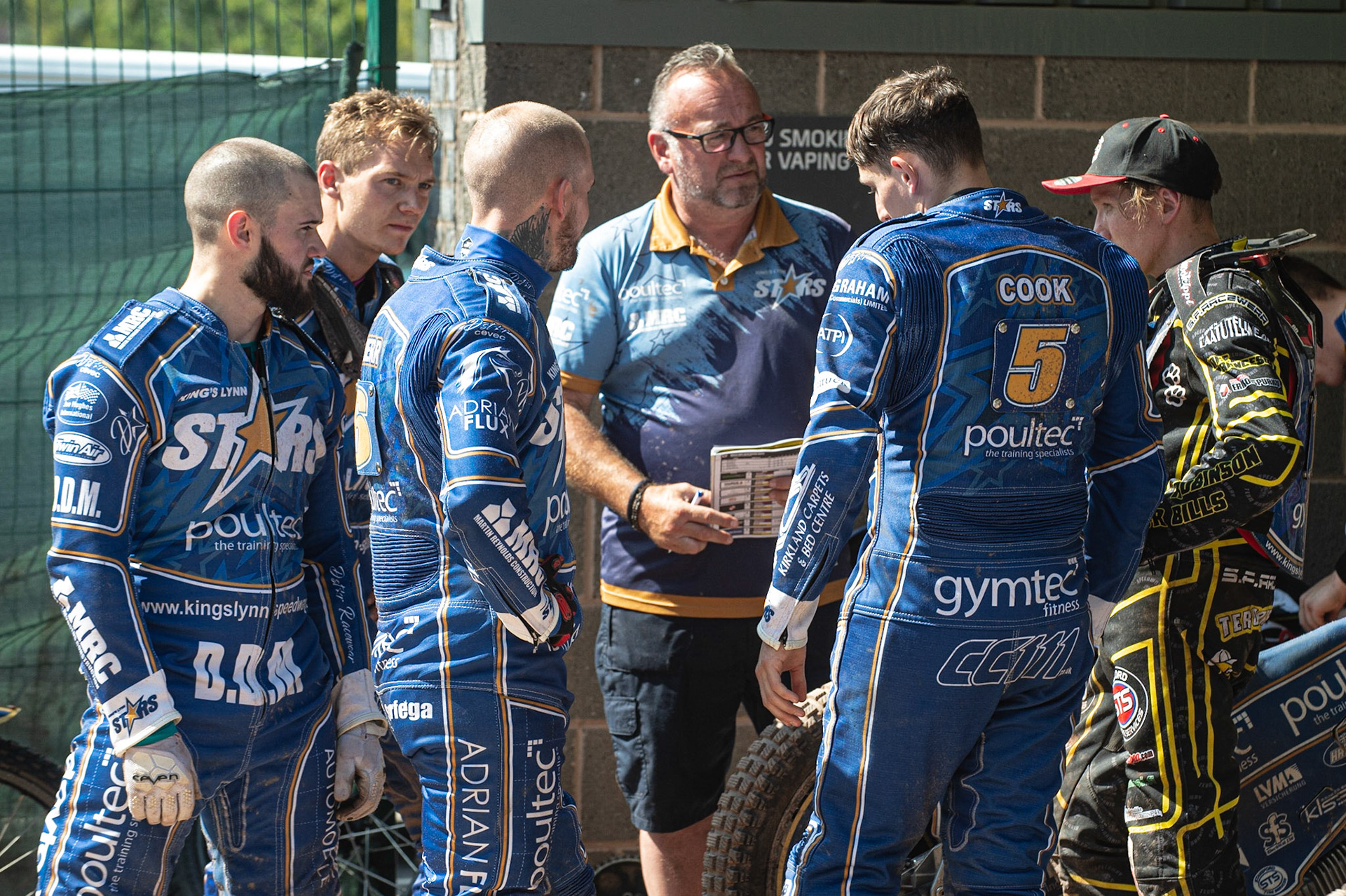 Photo: Ian Charles

King’s Lynn Stars have an interval team talk

Belle Vue Aces v Kings Lynn Stars, British Speedway Premiership, Belle Vue National Speedway Stadium, Manchester, Monday 26  August  2019