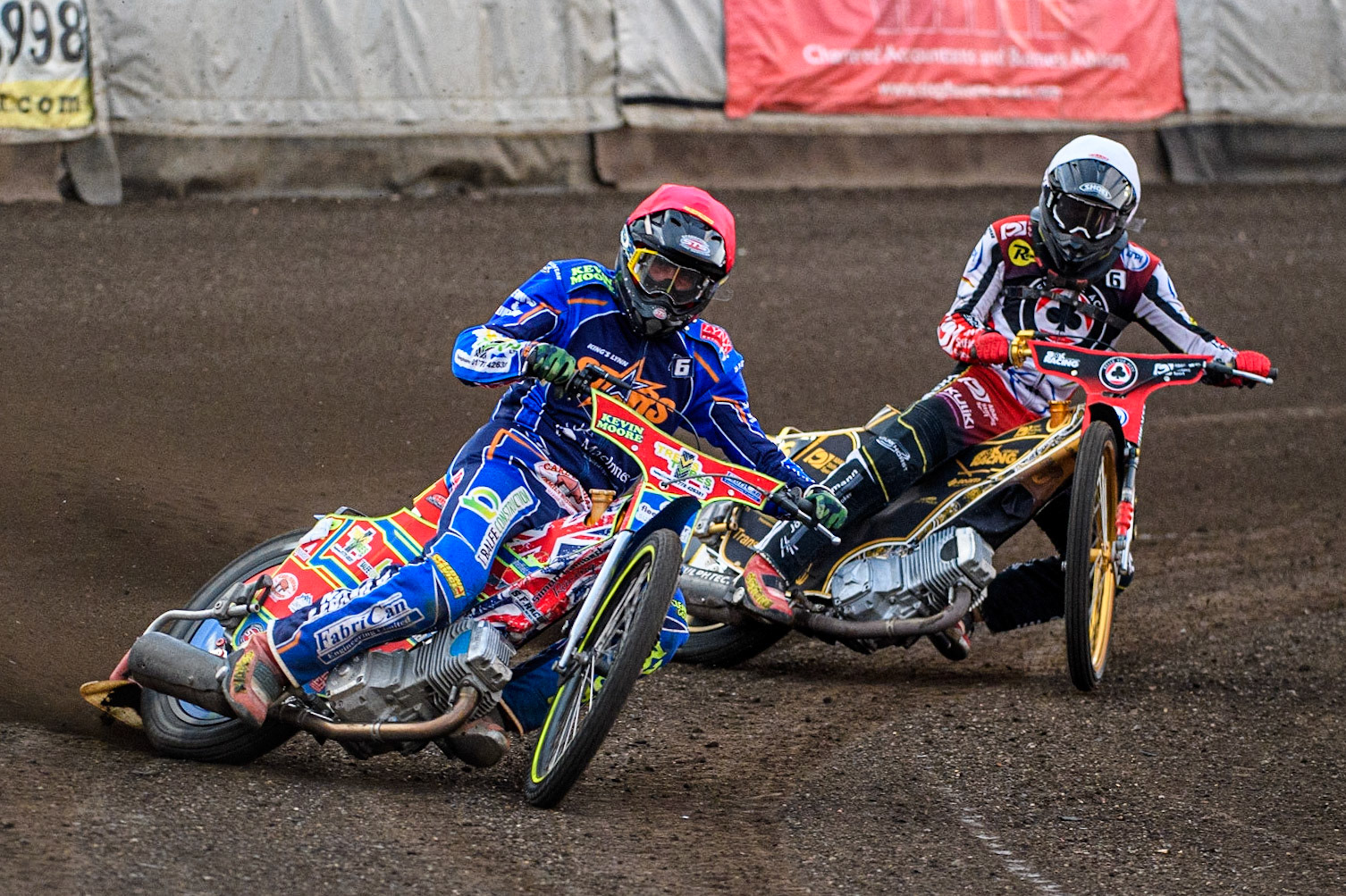 Simon Lambert  (Red) leads  Norick Blodorn  (White) during the Sports Insure Premiership match between King's Lynn Stars and Belle Vue Aces at the Adrian Flux Arena, King's Lynn on Thursday 24th August 2023. (Photo: Ian Charles | MI News)