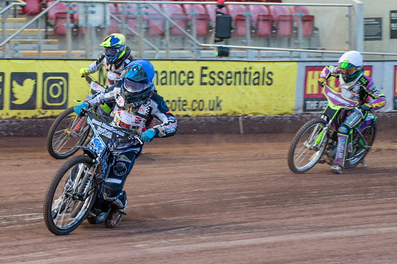 Photo: Ian Charles

Harry McGurk (Blue) leads Alex Goldsborough (Yellow) and Kai Ward (White)

Summer Speed Saturday & British Youth Speedway Championship Round 5, National Speedway Stadium, Manchester, Saturday 22 June 2019