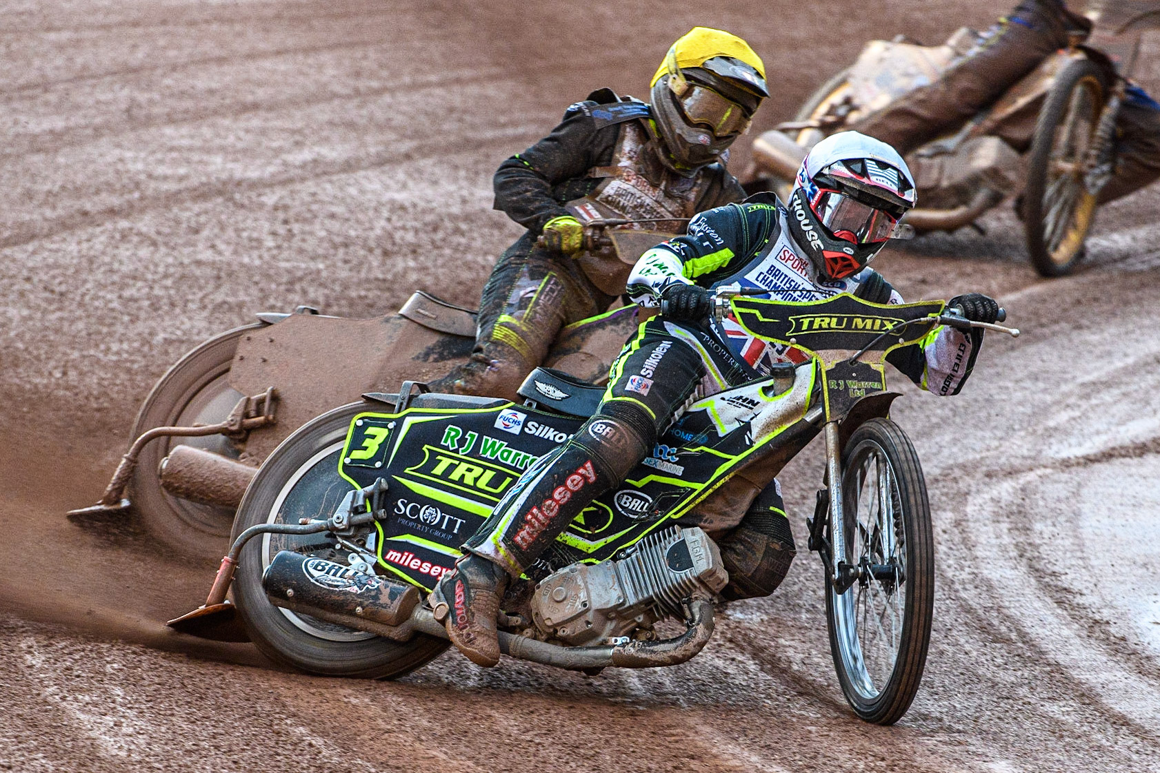 Danny King, (White) leads Tom Brennan (Yellow) during the Sports Insure British Speedway Final at the National Speedway Stadium, Manchester on Monday 14th August 2023. (Photo: Ian Charles | MI News)