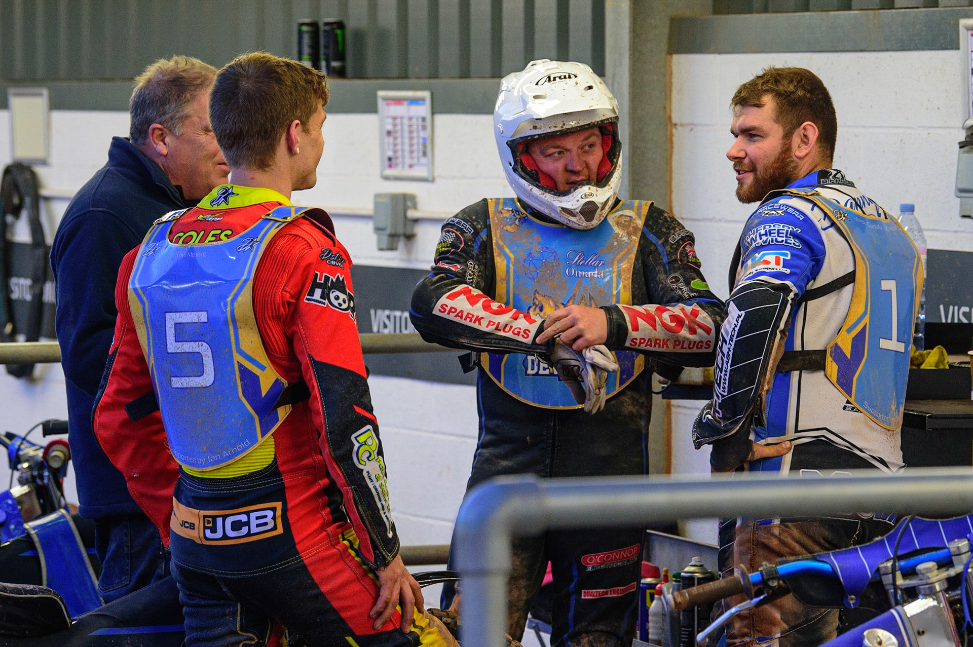 MANCHESTER, UK. MAY 27TH (l - r) Armadale Stellar Devils riders Connor Coles, Tom Woolley  and Danny Phillips  talk tactics  during the National Development League match between Belle Vue Colts and Armadale Devils at the National Speedway Stadium, Manchester on Friday 27th May 2022. (Credit: Ian Charles | MI News)