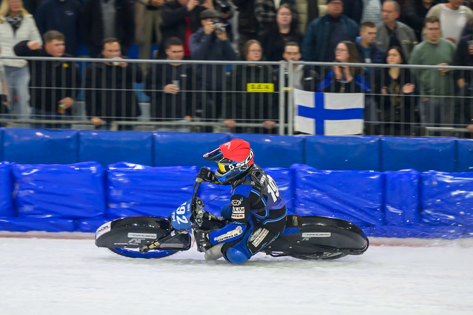 Niclas Svensson (192) of Sweden  iin action in the Final during the FIM Ice Speedway Gladiators World Championship Final 3 at Ice Rink Thialf, Heerenveen on Saturday 11th April 2026. (Photo: Ian Charles | MI News)
