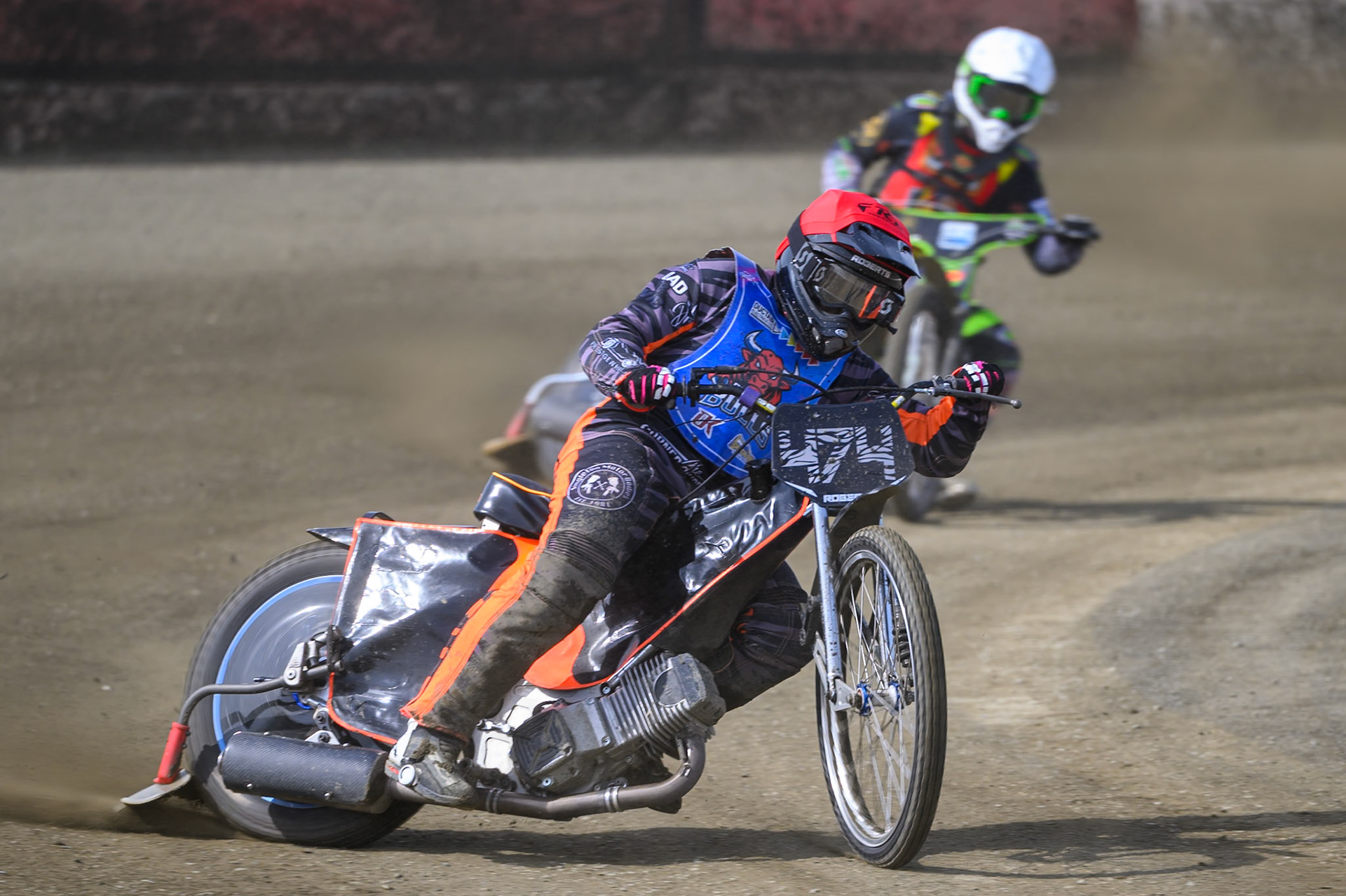 Jack Roberts of Buxton Bulls  in Red leading Max Perry of Leicester Lion Cubs  in White during the Challenge match between Buxton Bulls and Leicester Lion Cubs at Hi-Edge Speedway, Buxton on Sunday 26th April 2026. (Photo: Ian Charles | MI News)