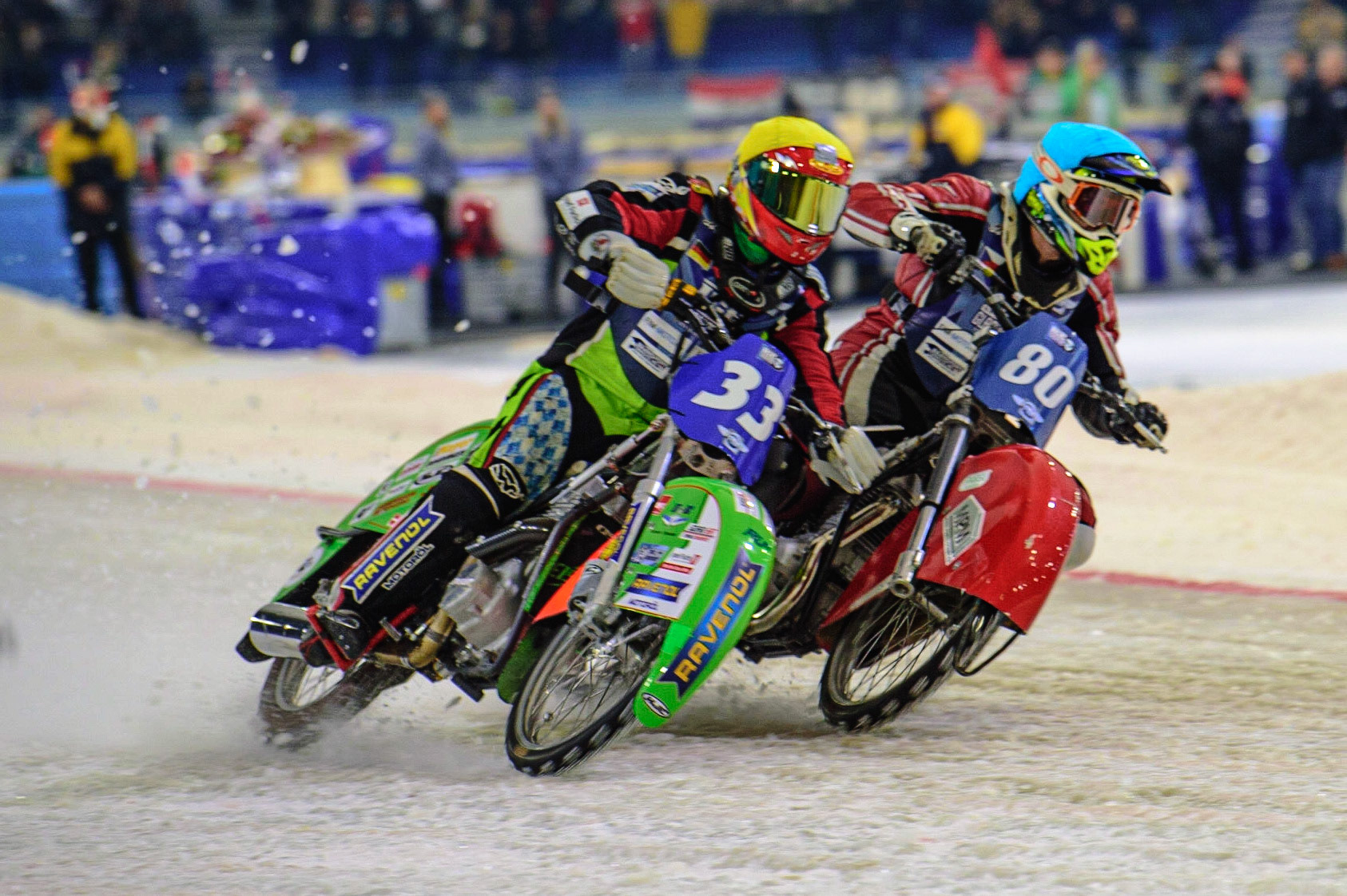 HEERENVEEN, NL. Johann Weber (33)  (Yellow) outside Jiri Wildt (80) (Blue)  during the FIM Ice Speedway Gladiators World Championship Final 4 at Ice Rink Thialf, Heerenveen on Sunday  3 April 2022. (Credit: Ian Charles | MI News)