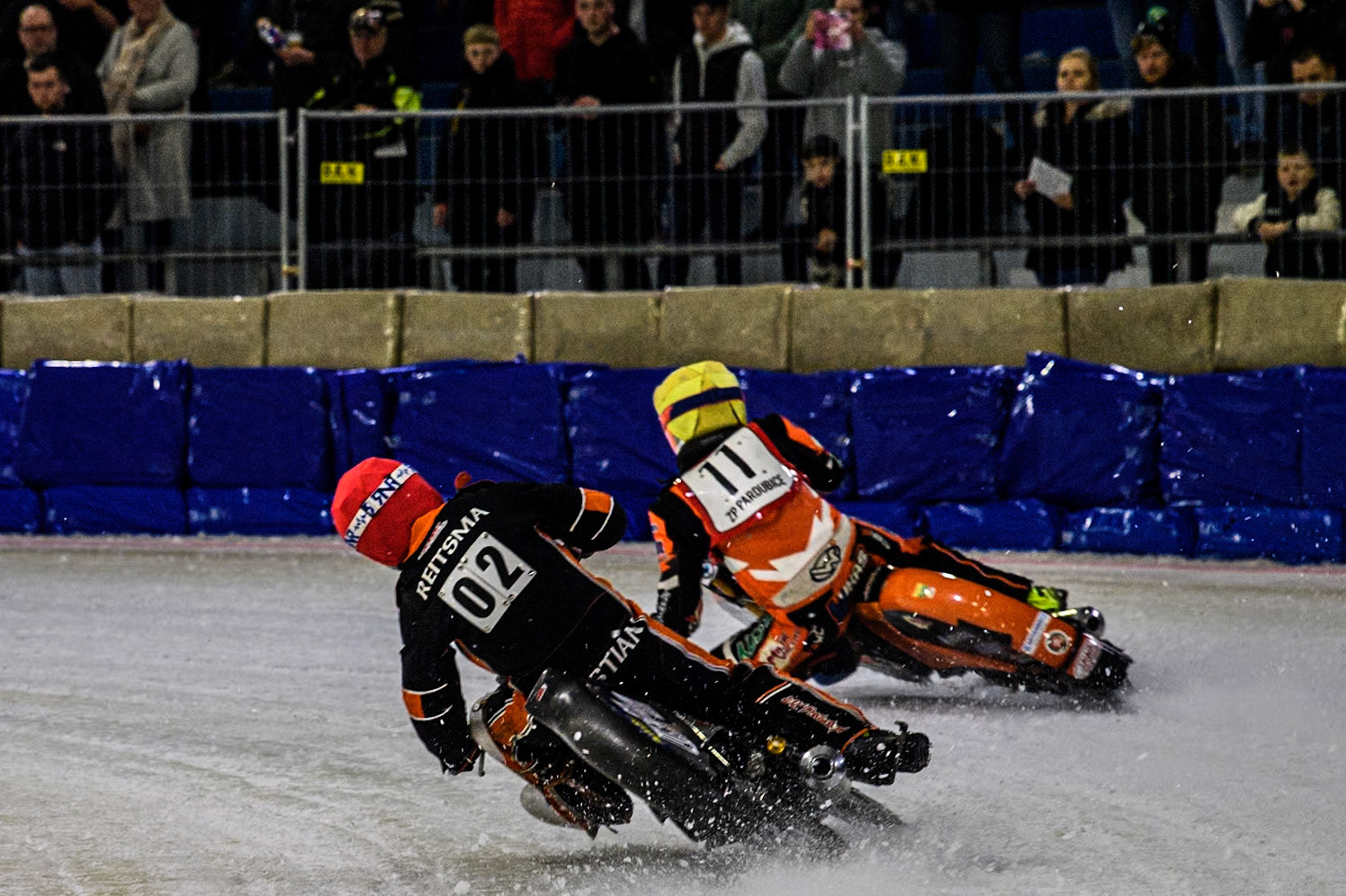 Sebastian Reitsma of The Netherlands in Red tries to pass Lukáš Hutla of The Czech Republic in Yellow during the Roelof Thijs Bokaal at Ice Rink Thialf, Heerenveen, The Netherlands on Friday 5th April 2024. (Photo: Ian Charles | MI News)