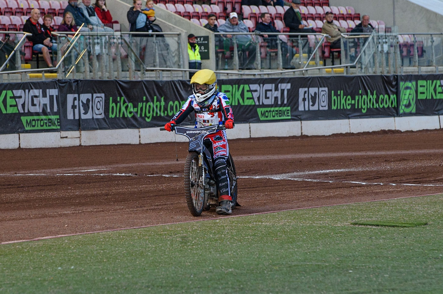 MANCHESTER, UK. MAY 28TH   Tom points scorer Sam McGurk pulls up in the 500cc Final as his bike develops a fault during the British Junior Championship at the National Speedway Stadium, Manchester on Friday 28th May 2021. (Credit: Ian Charles | MI News)