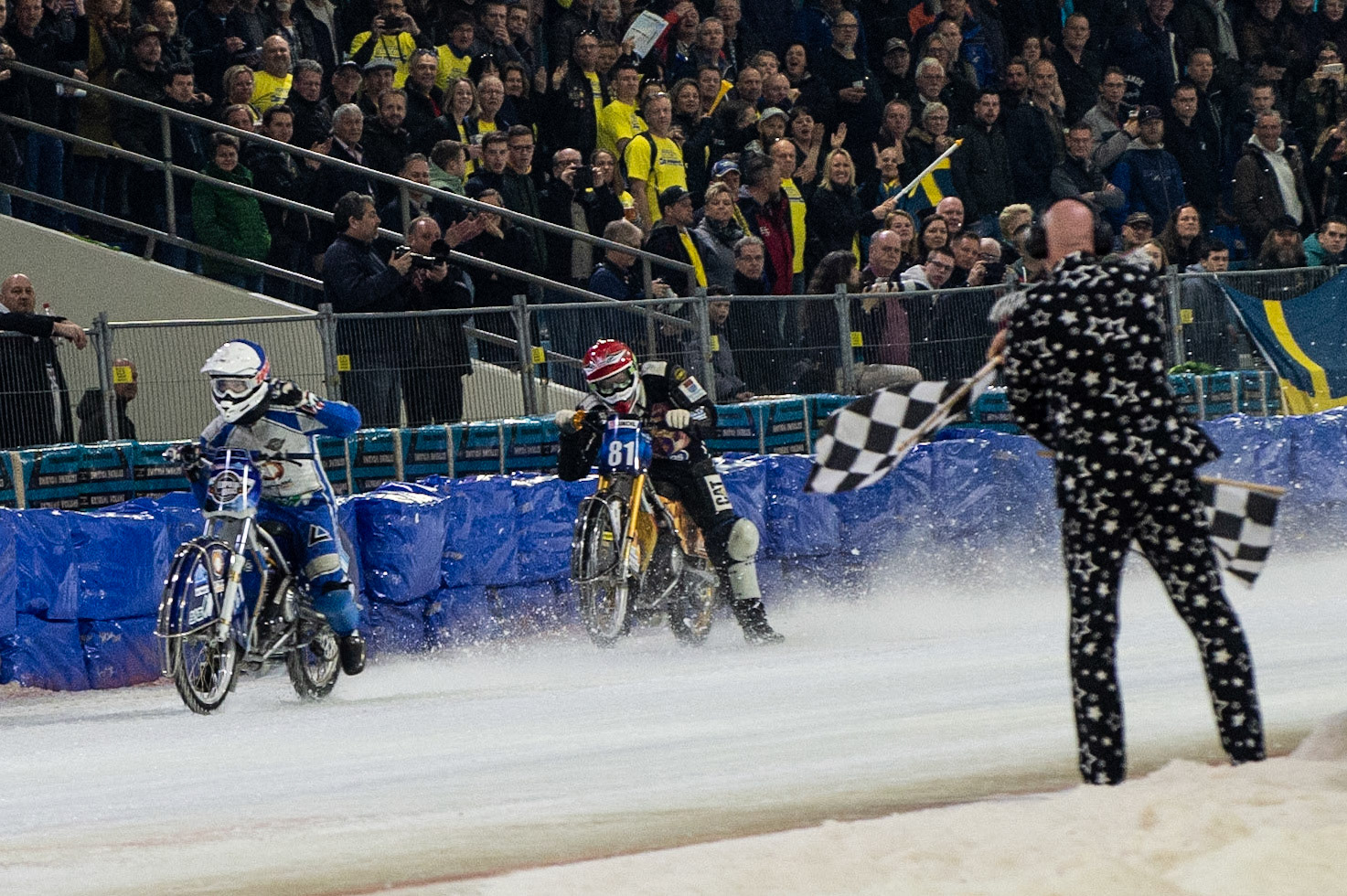 Photo: Ian Charles

Konstantin Kolenkin (Blue) celebrates as he crosses the finish line to win the final ahead of Jimmy Olsén (Red)

Roelof Thijs Bokaal, Ice Rink Thialf, Heerenveen, Netherlands Friday  29  March  2019